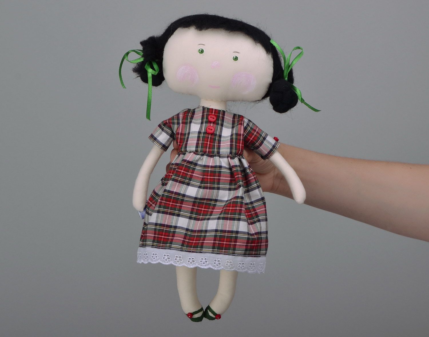 Авторская кукла в клетчатом платье  фото 4