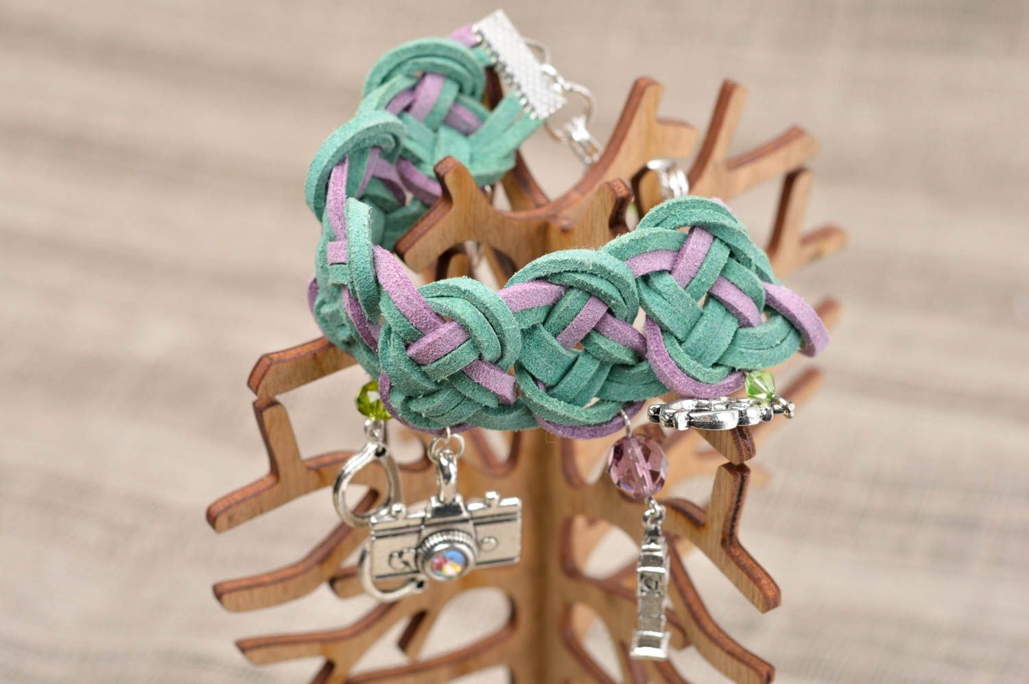 Bracelet en daim fait main Bracelet femme Cadeau original design vert lilas photo 2