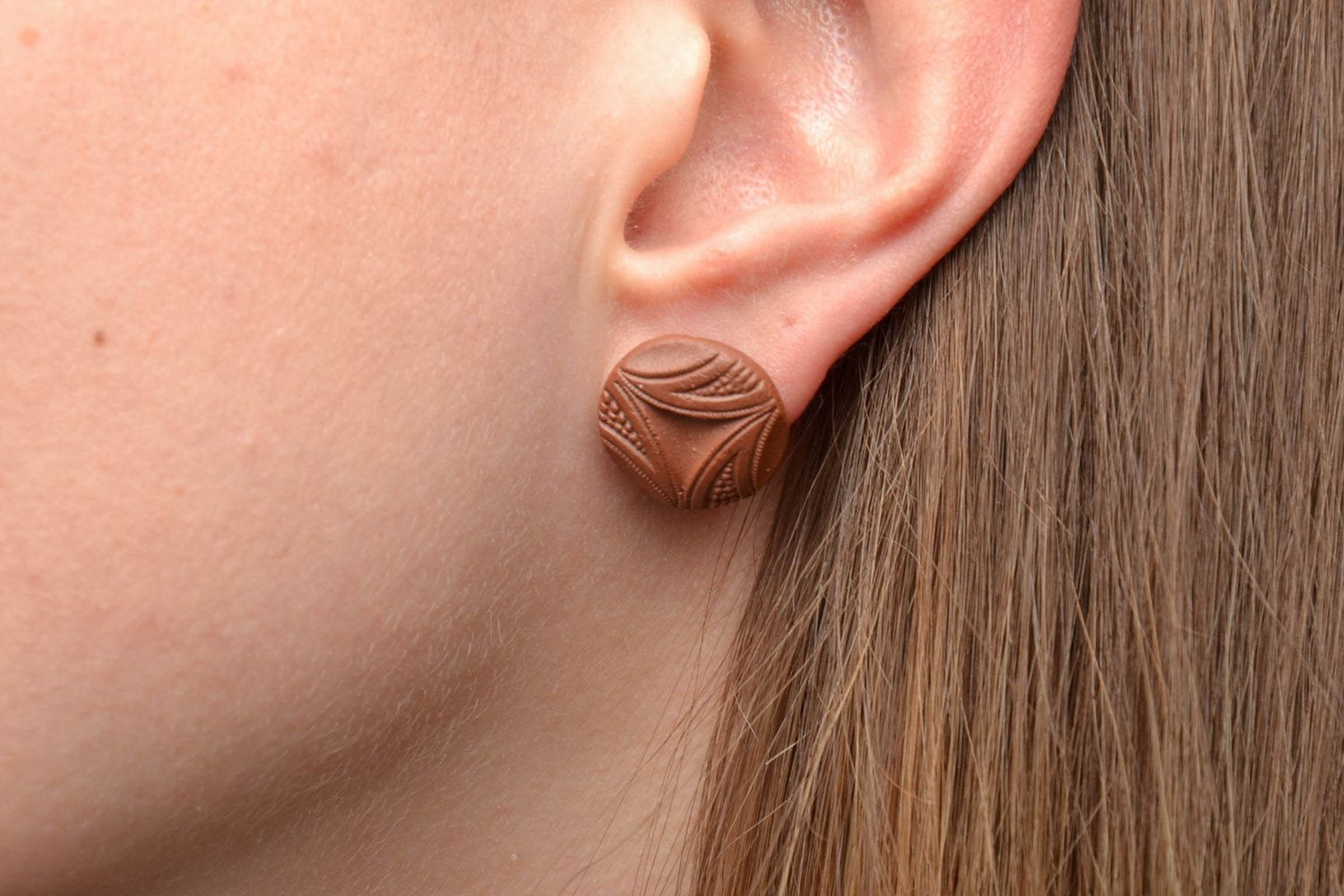 Boucles d'oreilles artisanales clous céramiques photo 5