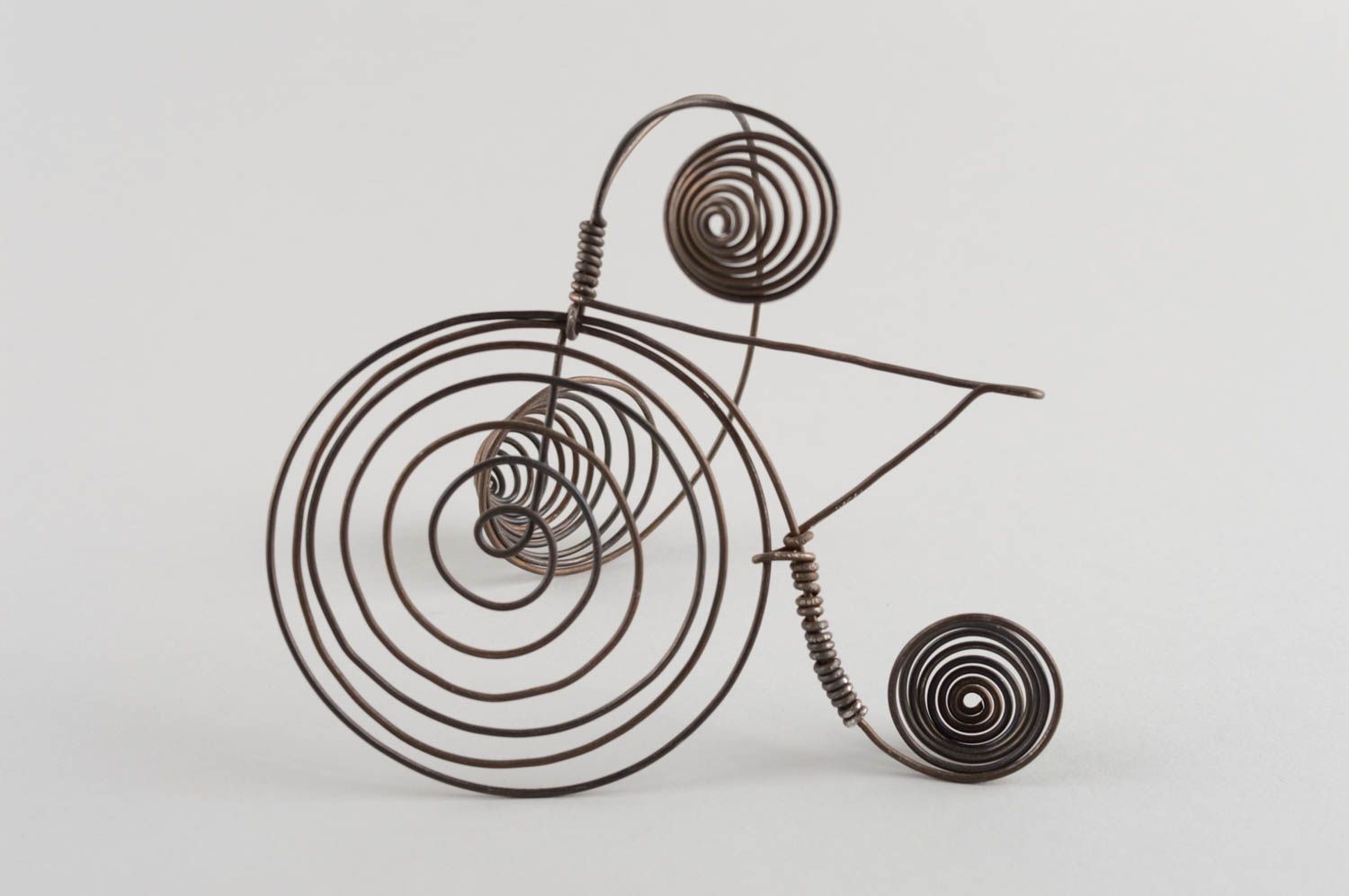 Figura decorativa de alambre de metal original hecha a mano bicicleta  foto 2