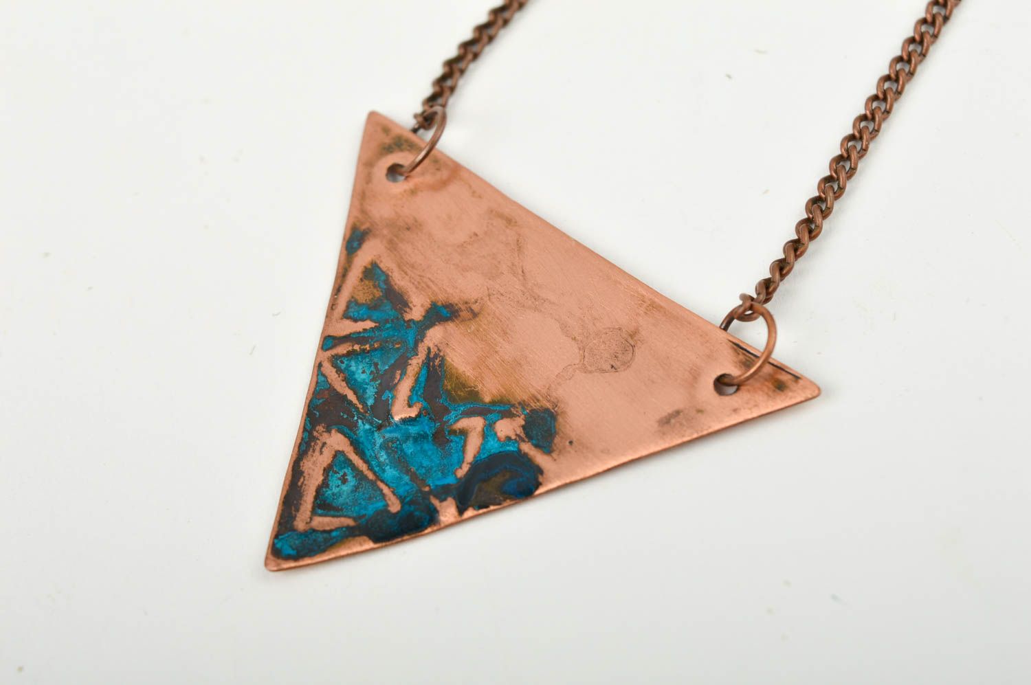 Pendentif en métal Bijou fait main triangle en cuivre Accessoire femme photo 5