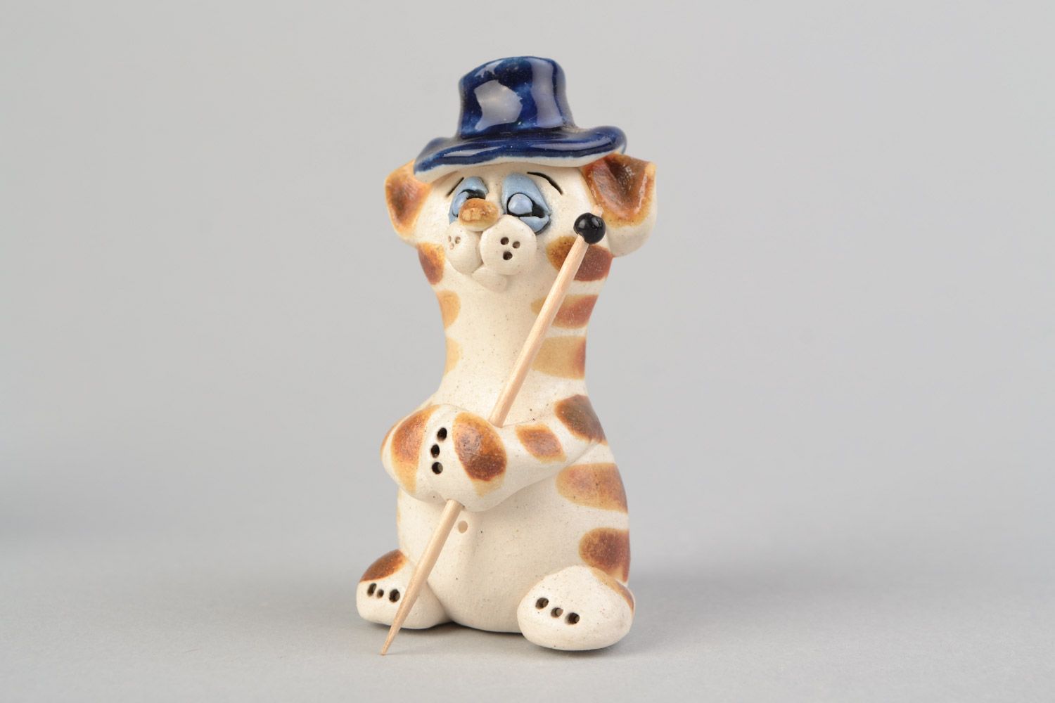 Künstler handmade Deko Figur aus Ton mit Glasur bemalt Katze Zauberkünstler  foto 1
