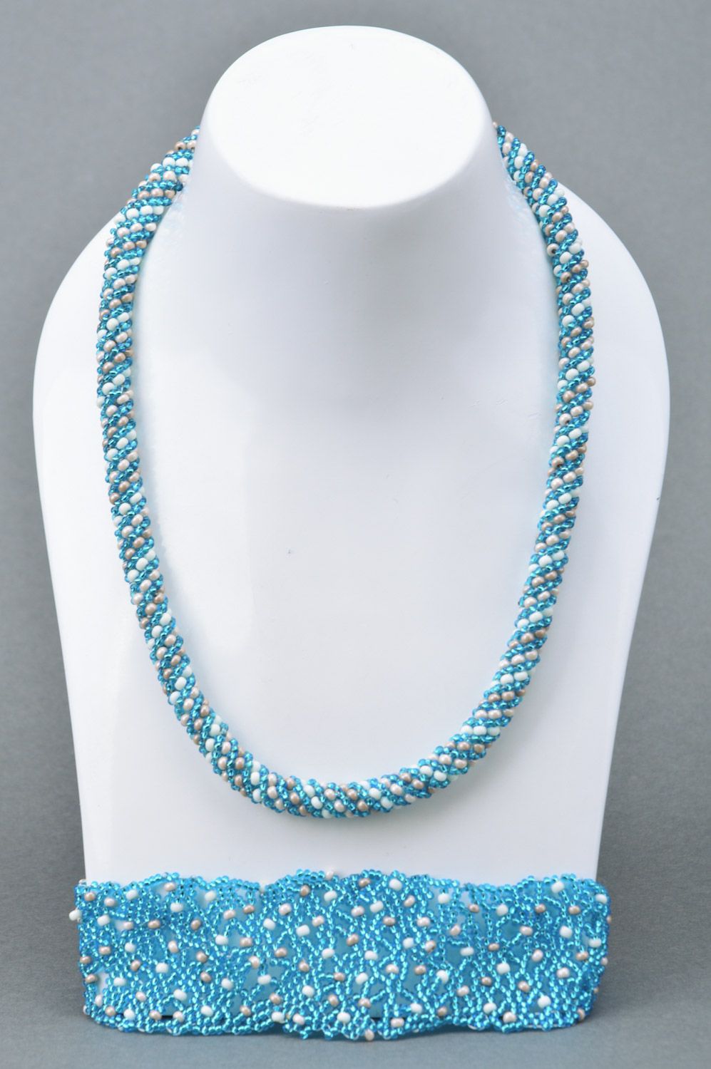 Ensemble de collier et bracelet en perles de rocaille bleus fait main 2 pièces photo 3
