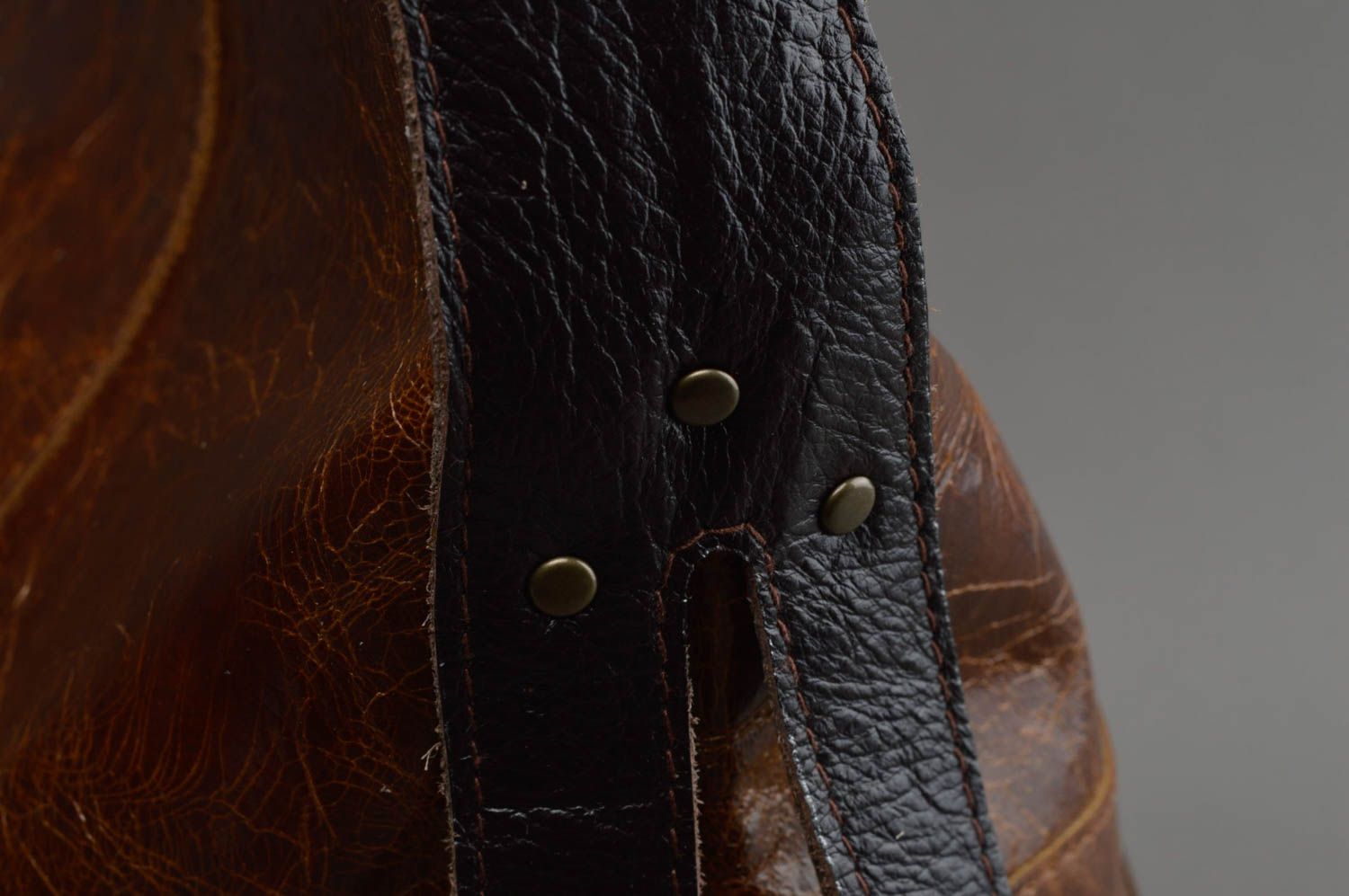 Leder Tasche mit langem Riemen in Braun schön künstlerisch Designer Handarbeit foto 4
