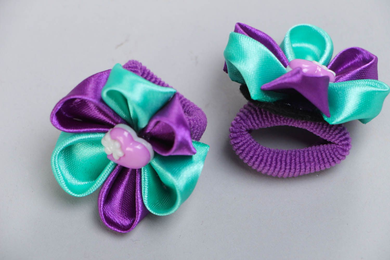Set of handmade kanzashi satin ribbon hair clips with flowers 2 items photo 3