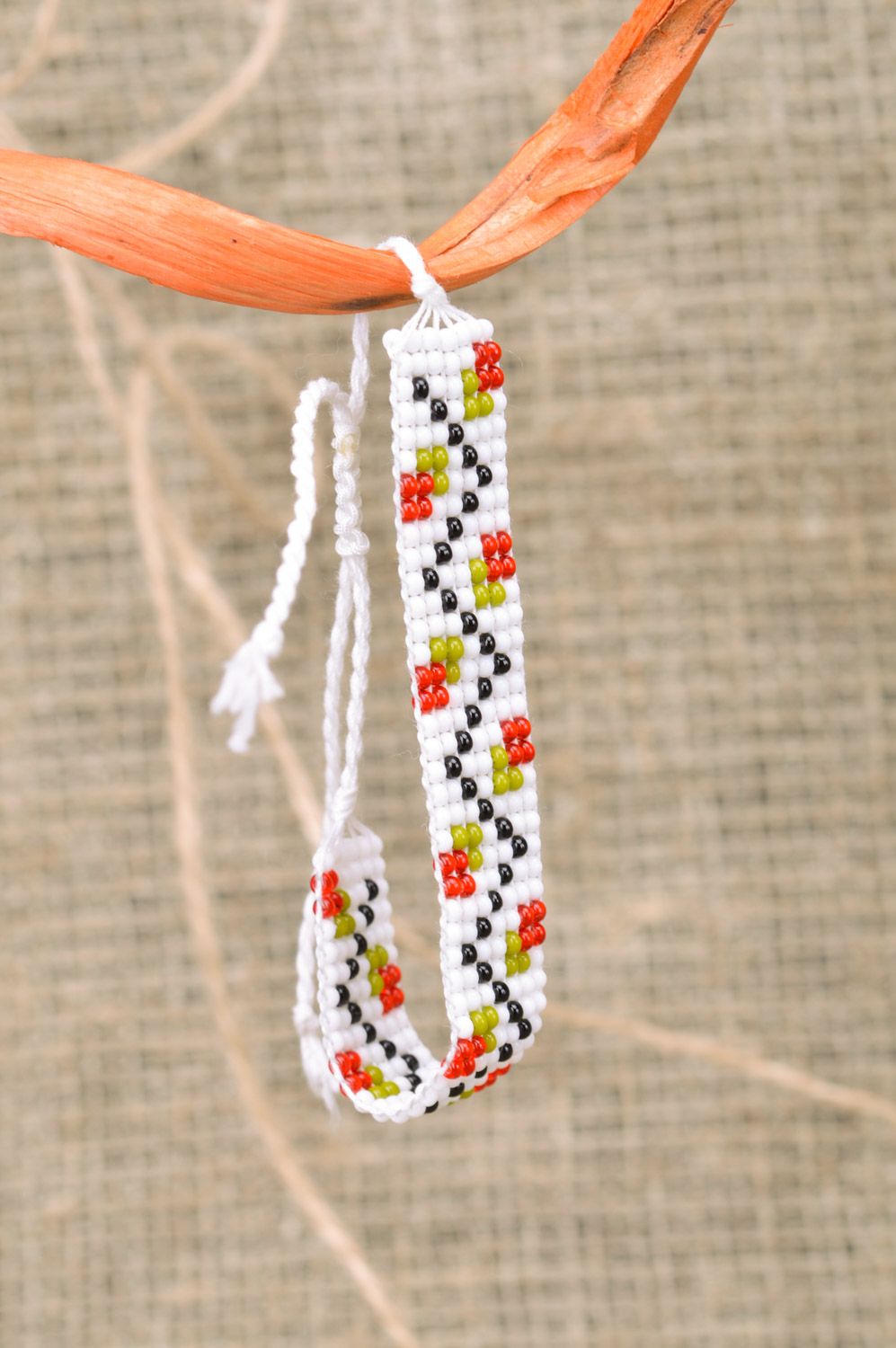Bracelet blanc en perles de rocaille ornementé fait main avec lacets pour femme photo 1