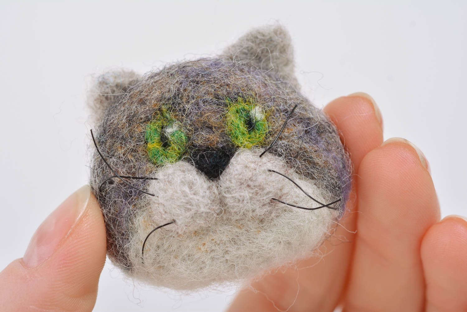 Handmade designer small funny animal brooch felted of wool head of gray cat photo 3