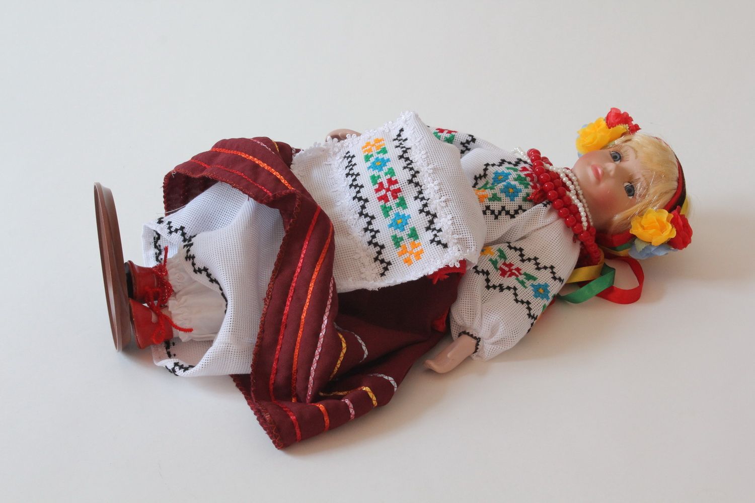 Künstlerische Puppe in ukrainischer Tracht Podoljanka foto 3