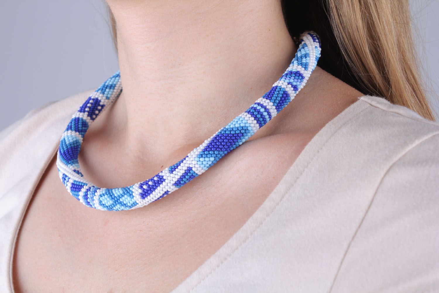 Woven cord necklace with geometric pattern photo 5