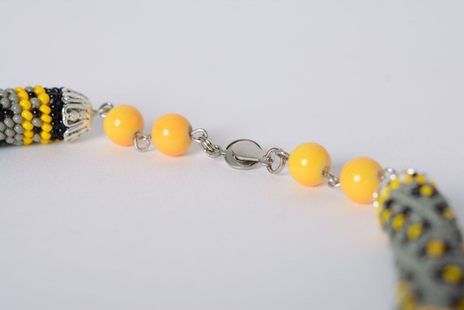 Accessoire original collier en perles de rocaille tressé fait main pour femme photo 5