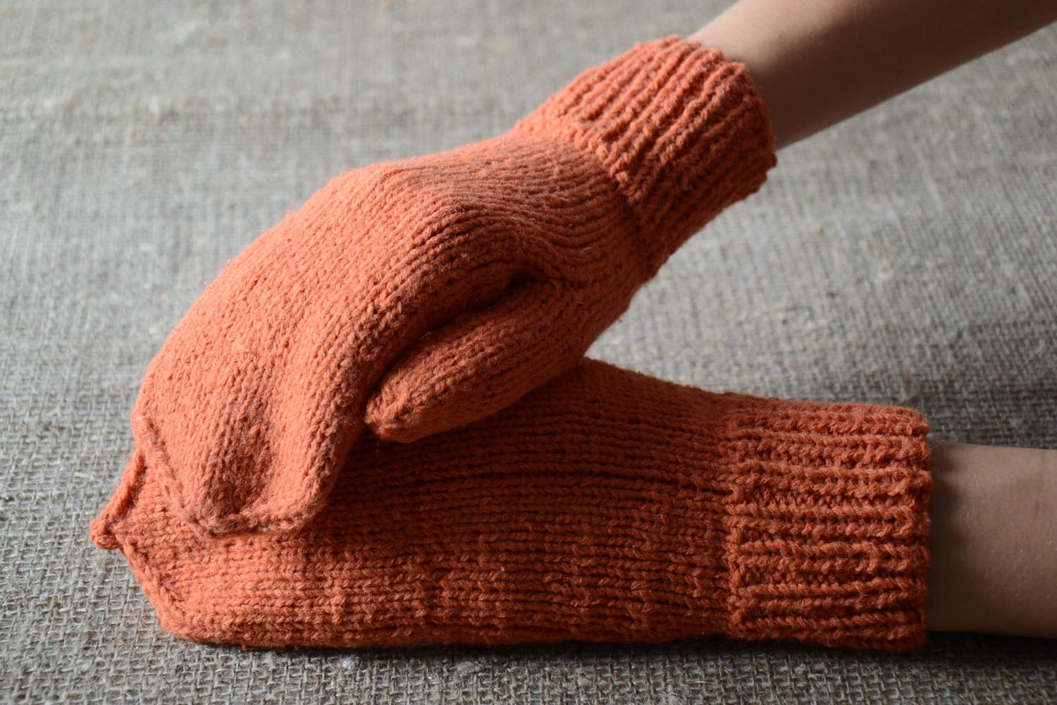 Moufles tricotées fait main Gants moufles chaudes orange Vêtement femme photo 1