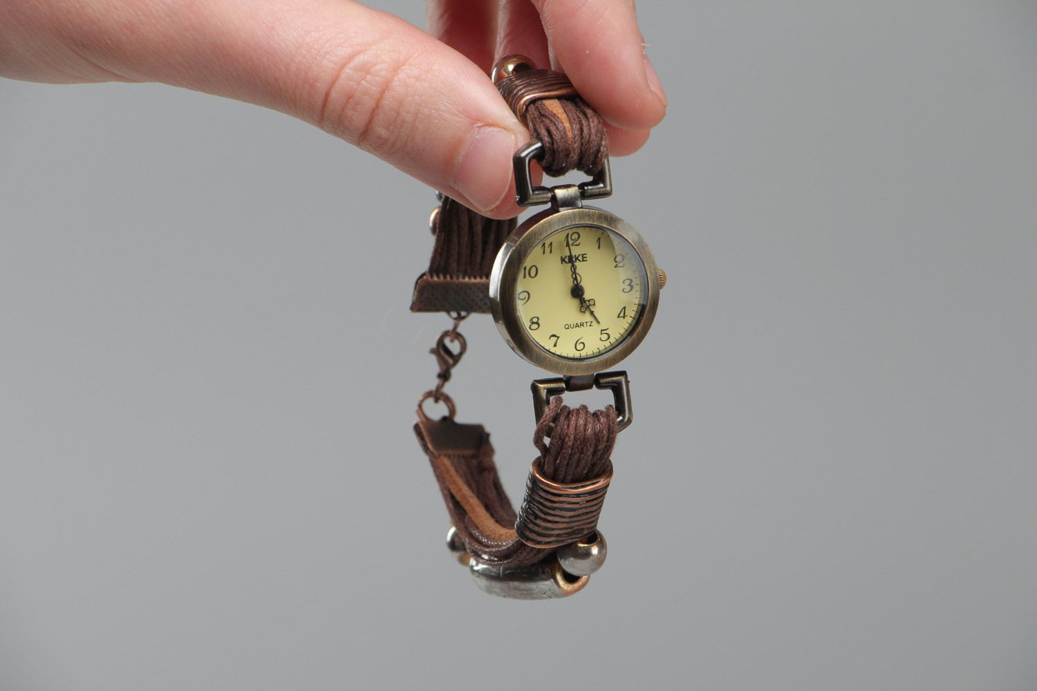 Наручные часы с узким ремешком из вощенного шнура коричневые ручной работы фото 5