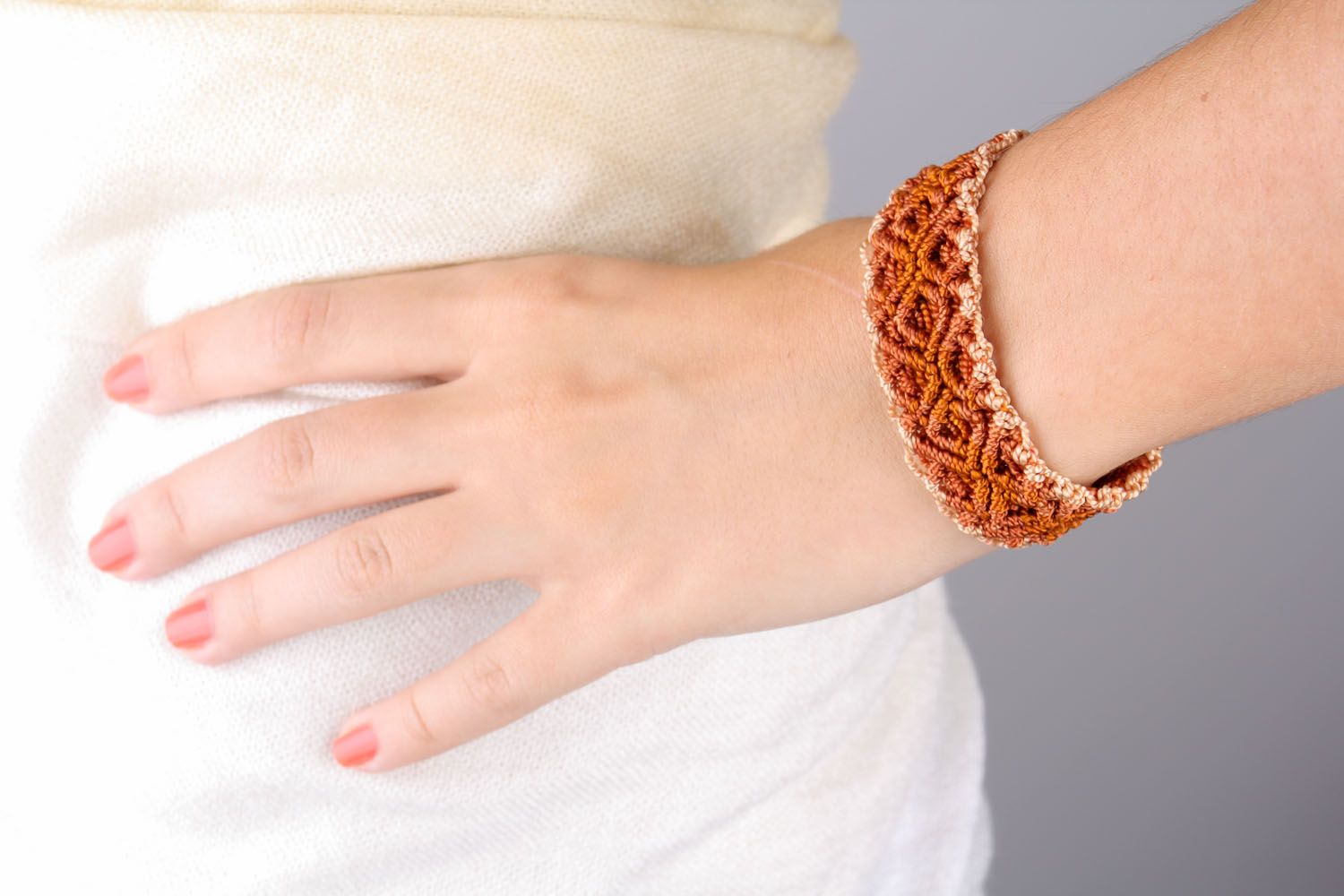 Bracelet tressé en fils fait main Terracotta  photo 1