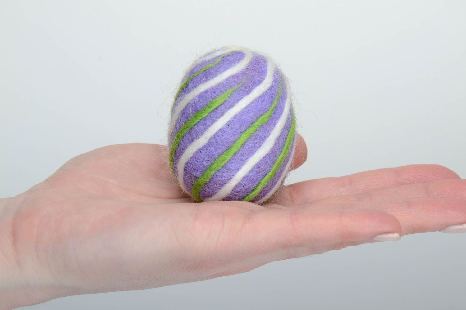 Oeuf de Pâques décoratif fait main original en laine photo 5