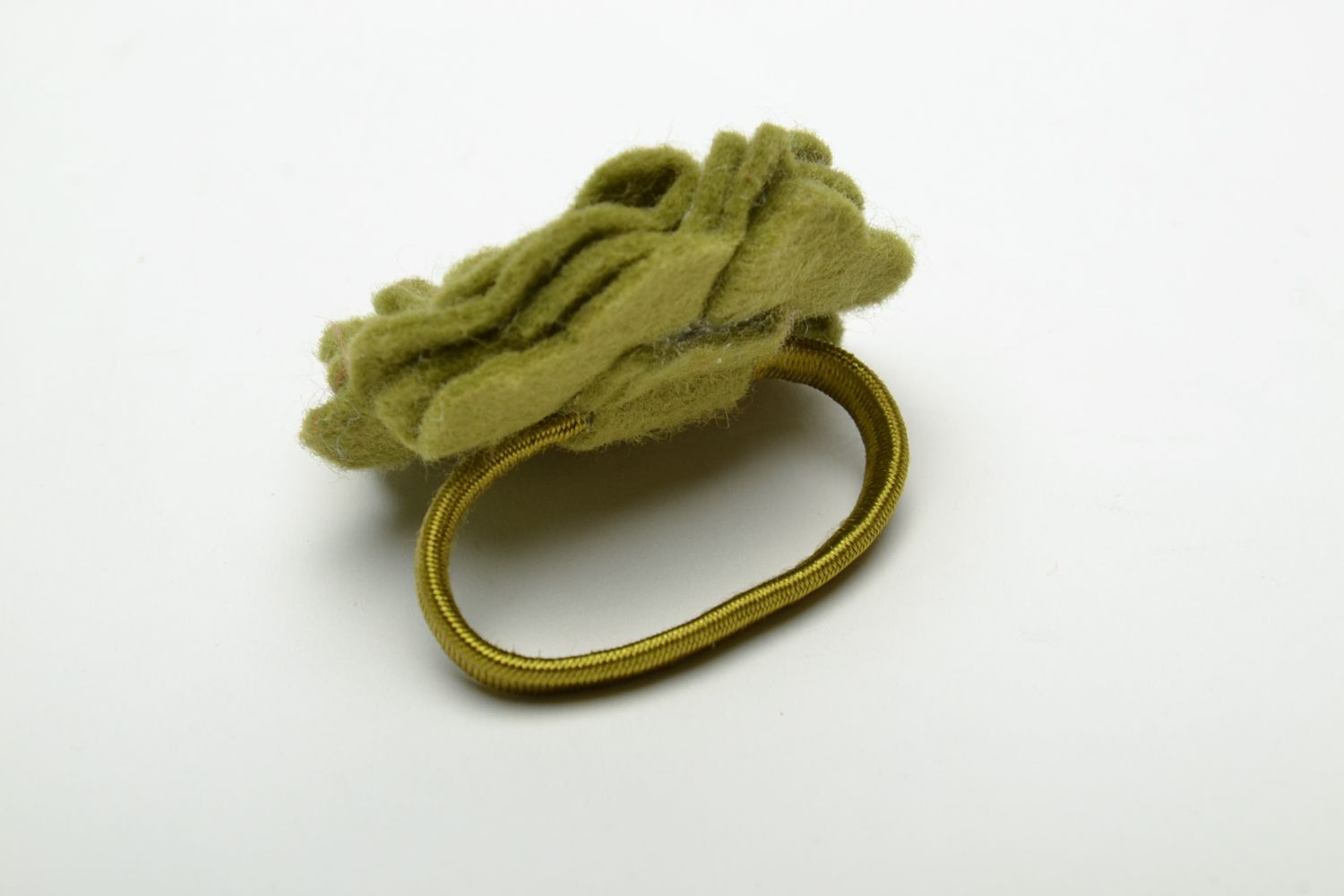 Handmade Haargummi mit Blume aus Filz grün foto 4