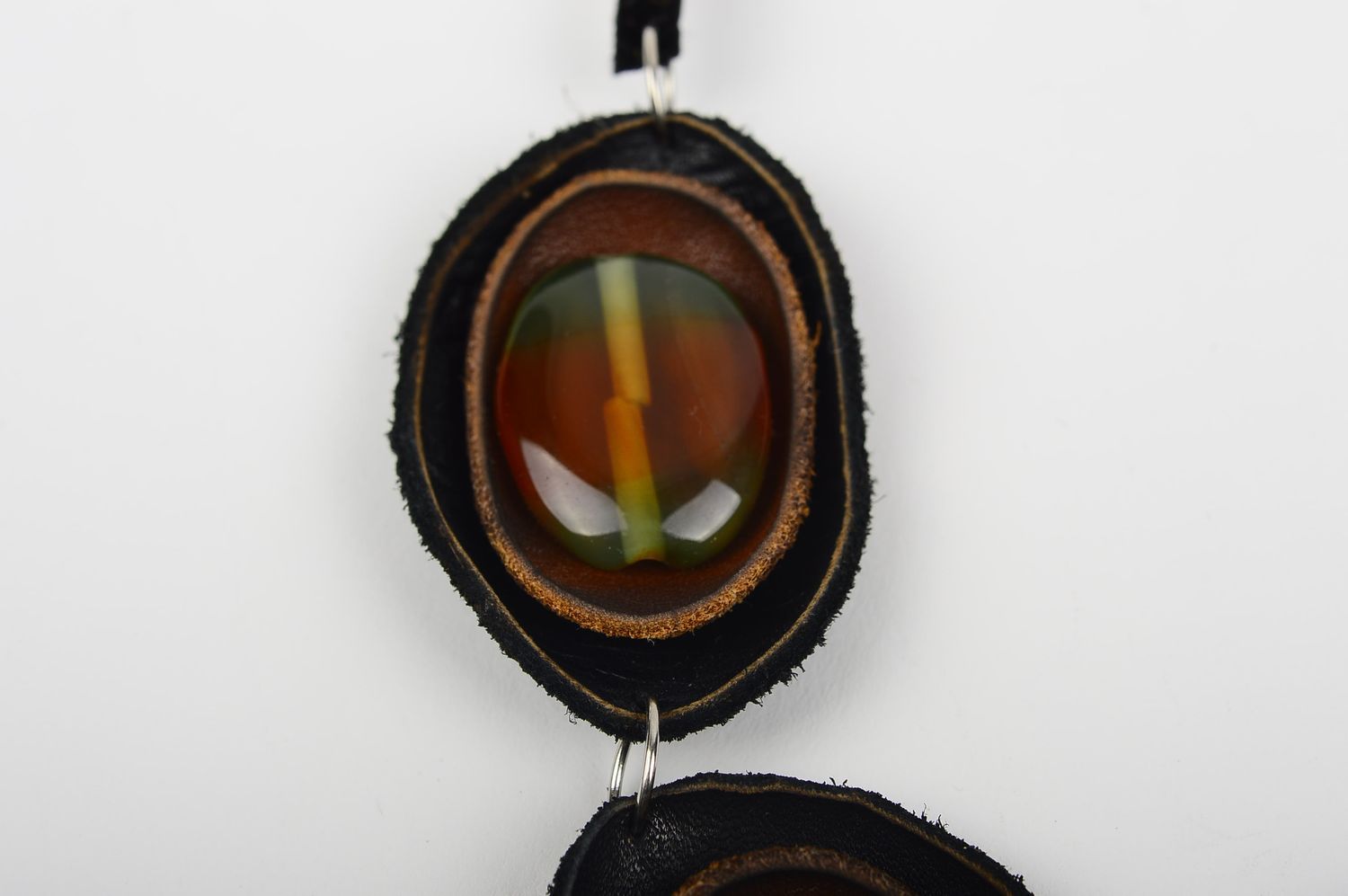 Кожаное колье подарок ручной работы с натуральными камнями массивное ожерелье фото 4