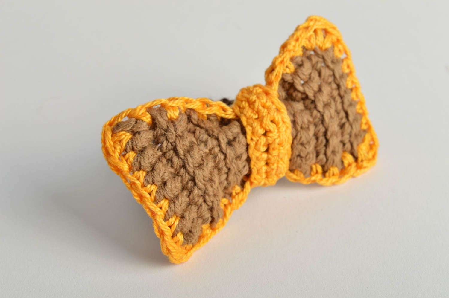 Small handmade children's crochet bow hair tie beige and yellow photo 3