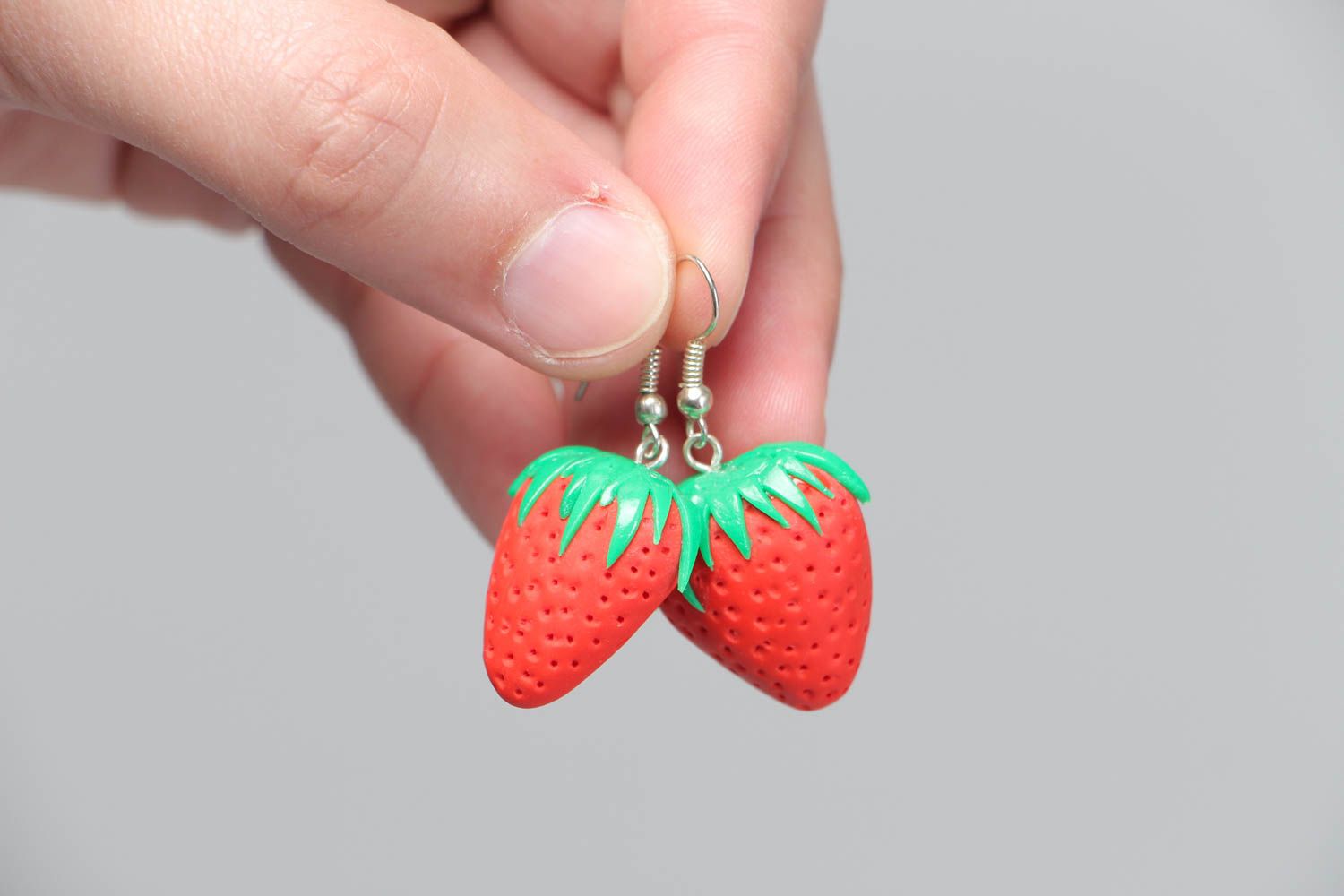 Boucles d'oreilles pendantes Bijoux fait main fraises rouges Cadeau pour femme  photo 5