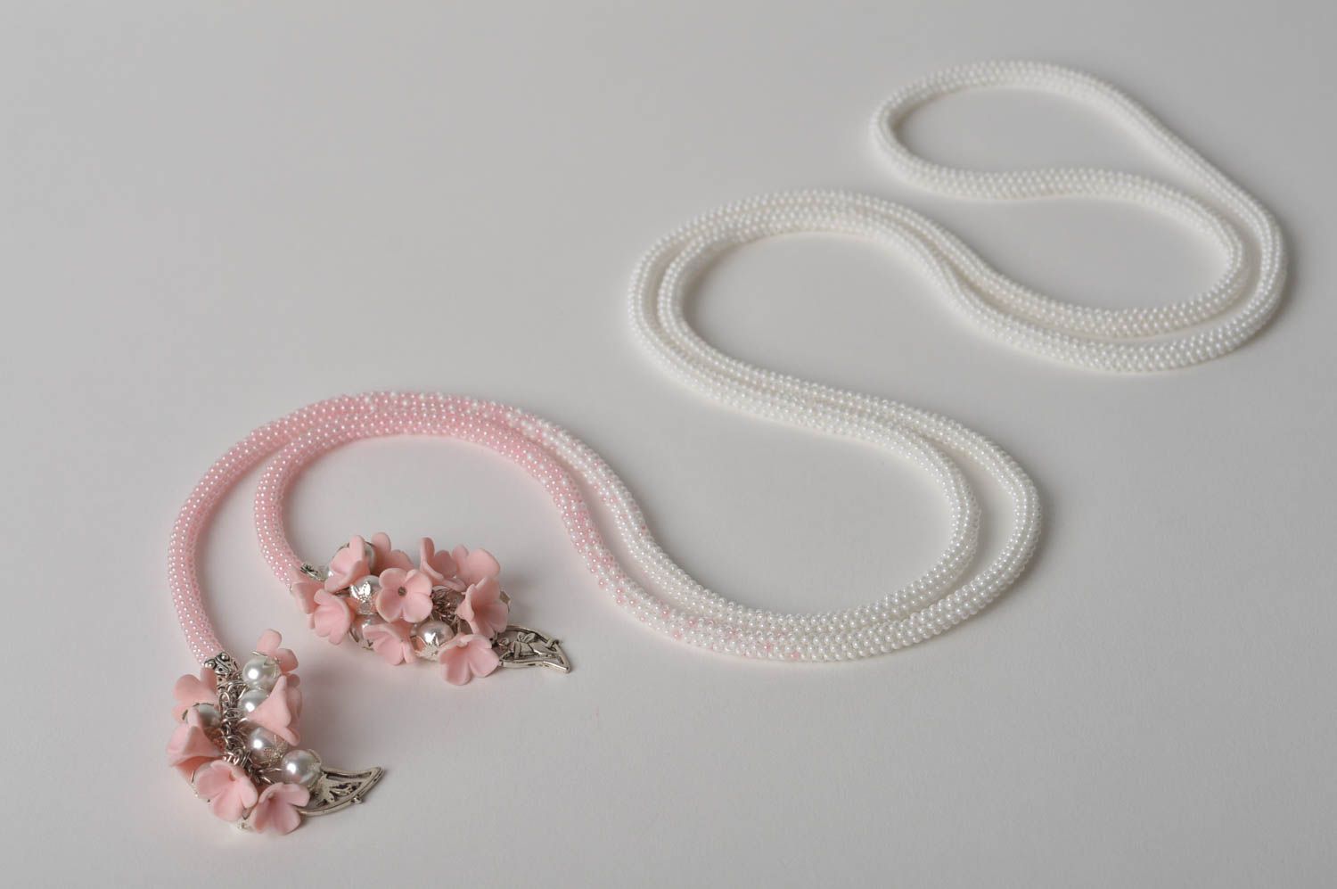 Collier lariat Bijou fait main blanc rose fleurs perles de rocaille Cadeau femme photo 5