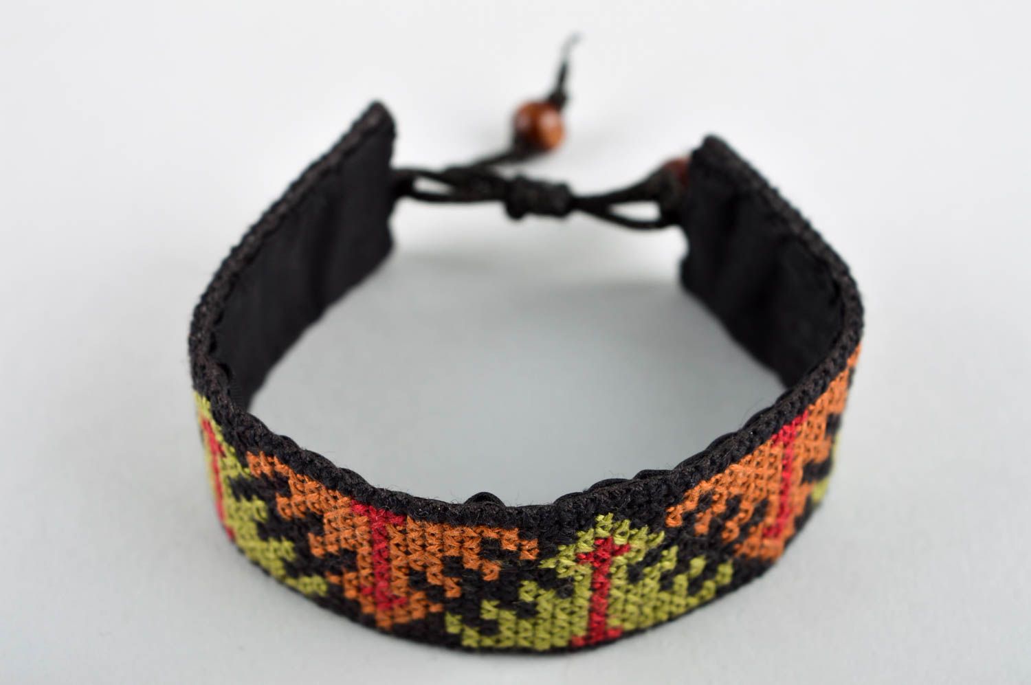 Bracelet textile Bijou fait main brodé de fils moulinés large Accessoire femme photo 2