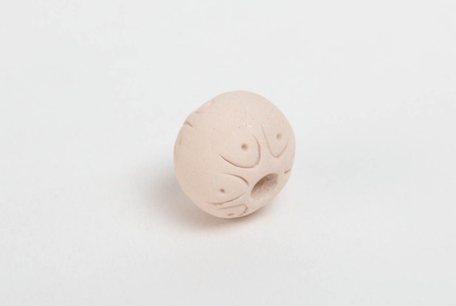 Handmade Keramik Perle Rohling für Schmuck weiß mit Muster rund künstlerisch foto 3