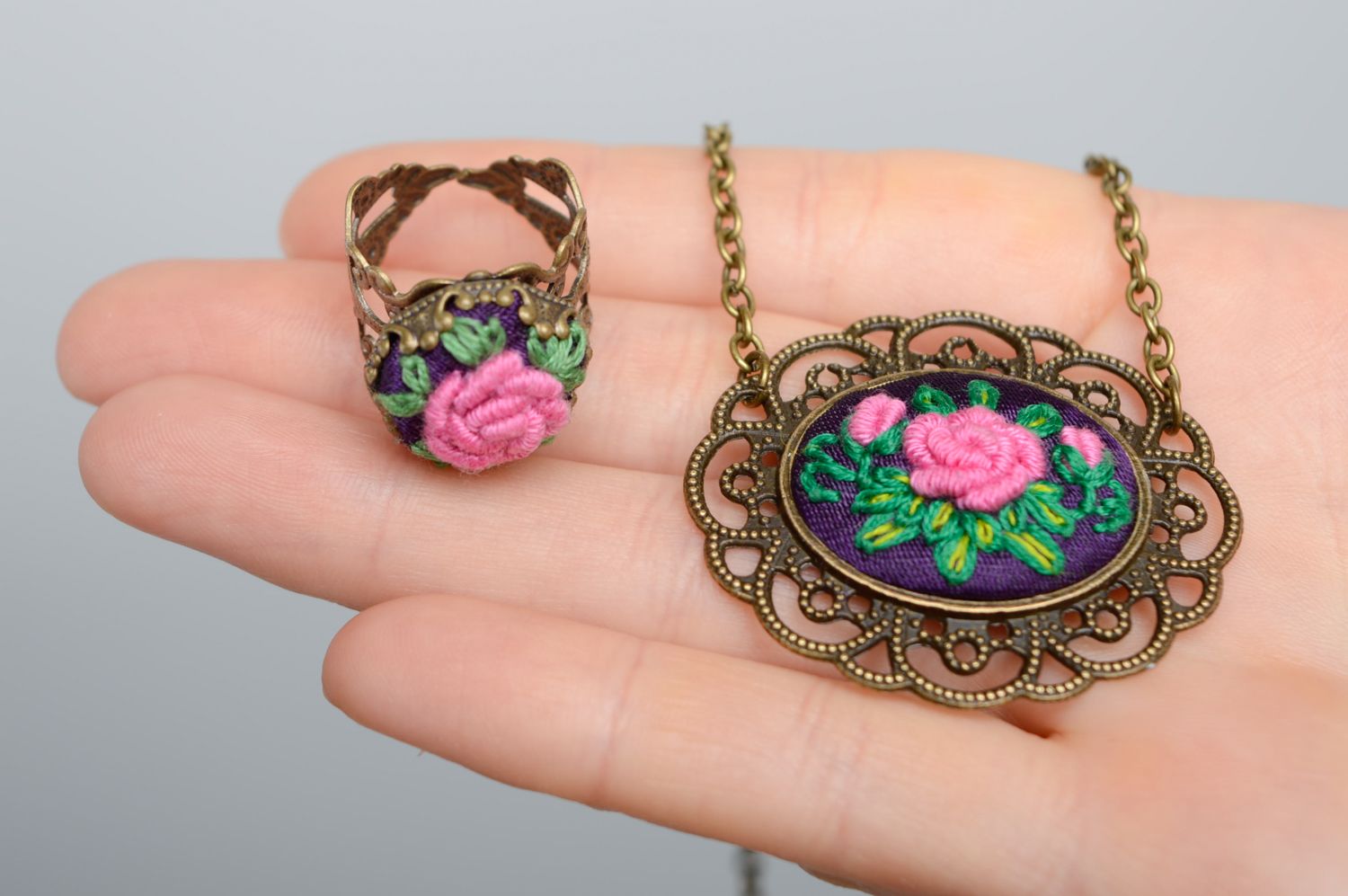 Rococo embroidered ring and pendant Tea Rose photo 2