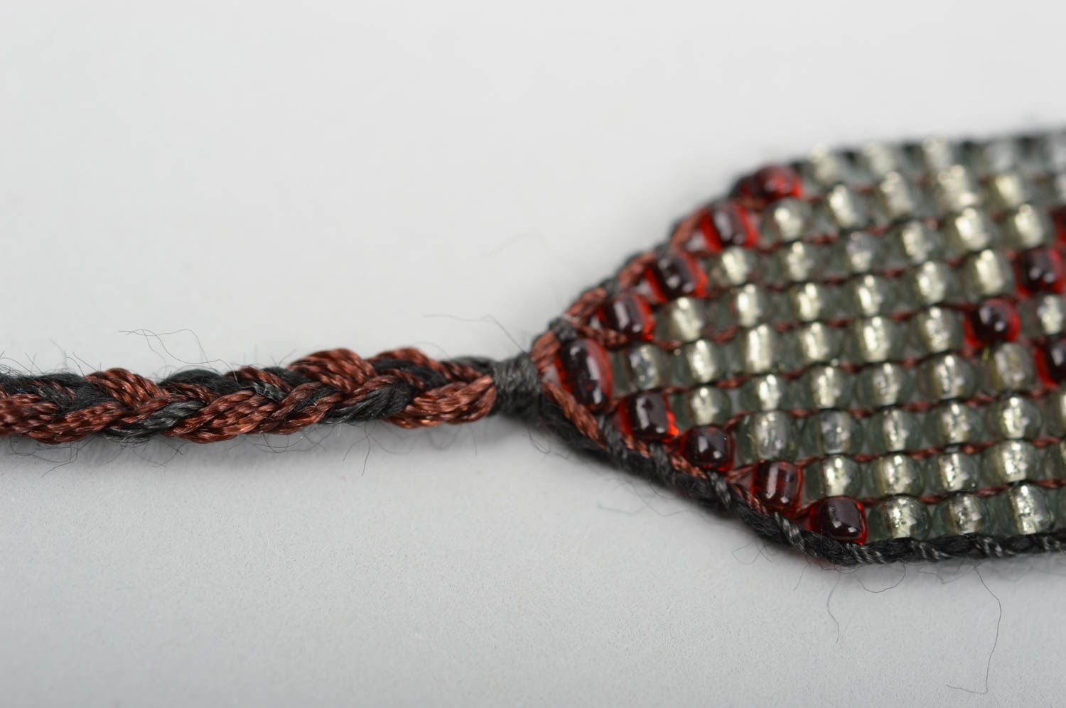Bracelet en perles de rocaille Bijou fait main gris-rouge Cadeau pour ado photo 4
