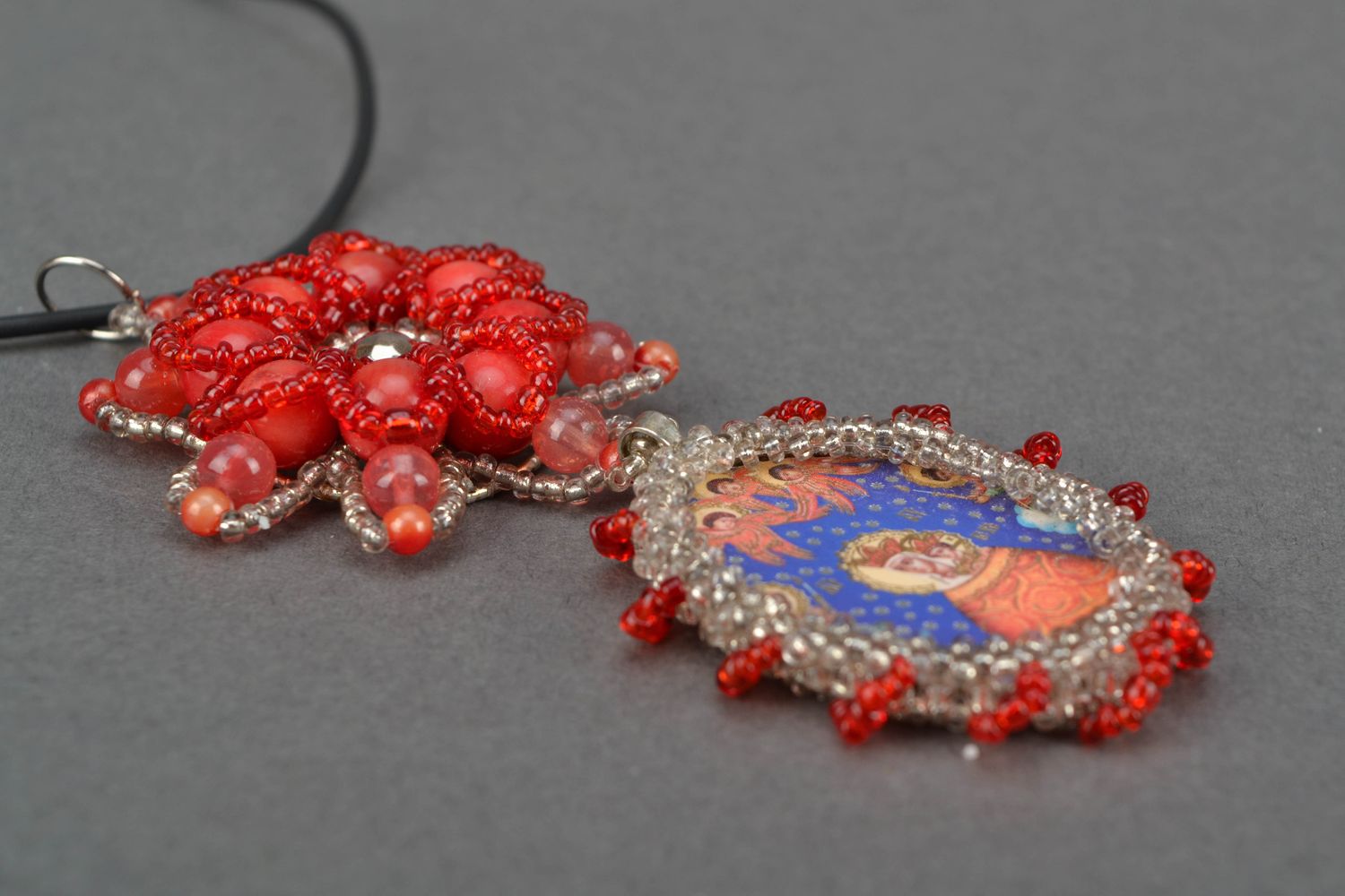Unusual beaded pendant with coral photo 4