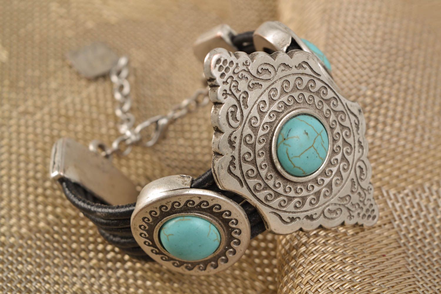 Bracelet en métal et turquoise bleu massif fait main pour femme original photo 1