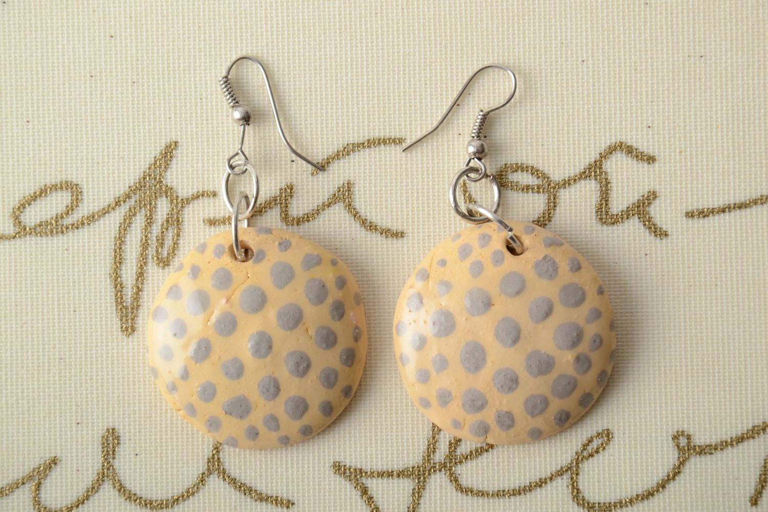 Round clay earrings photo 1