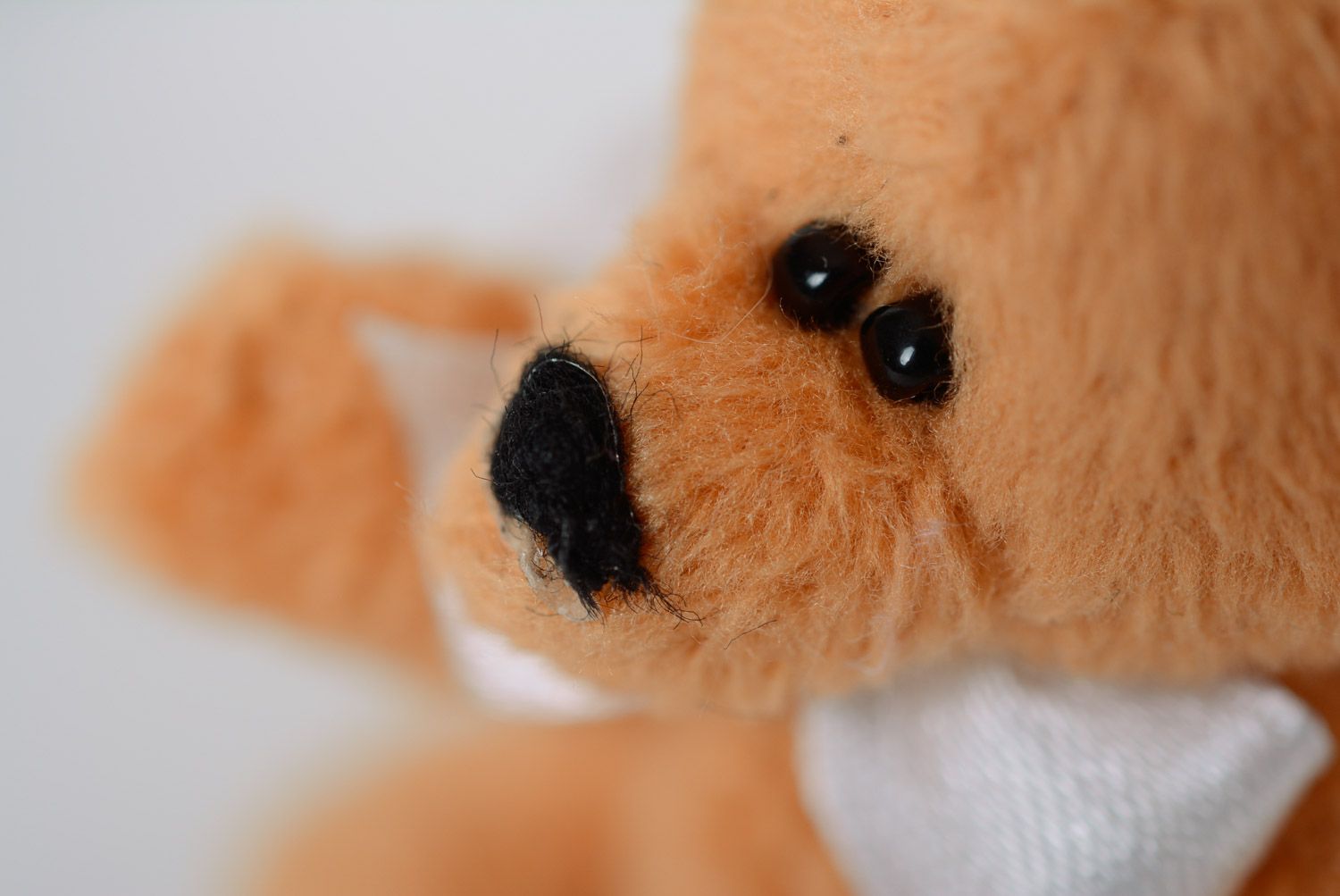 Мягкий брелок для ключей в виде игрушки медвежонка коричневый красивый handmade фото 2