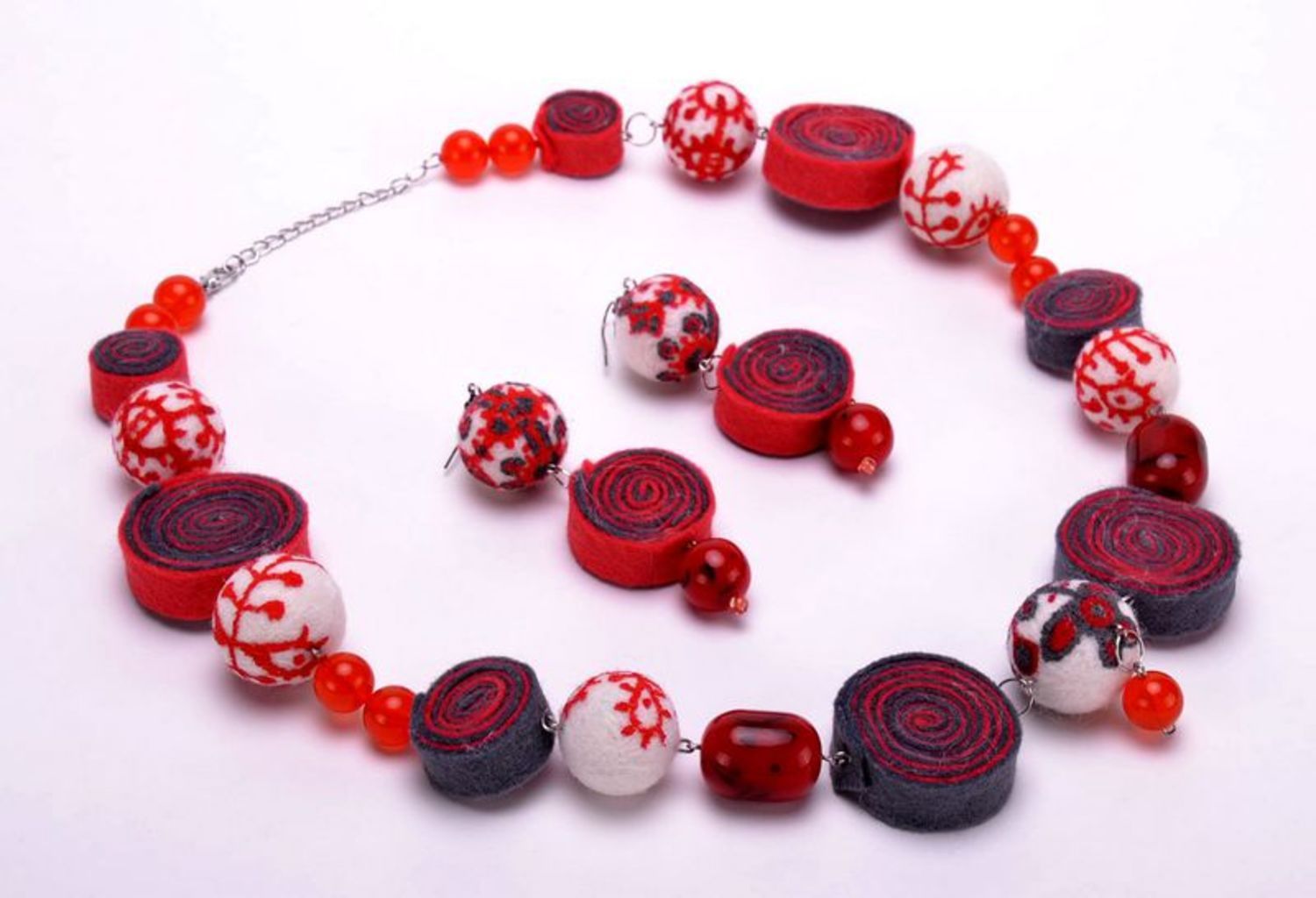 Necklace, felt bead necklace with plastic beads photo 2