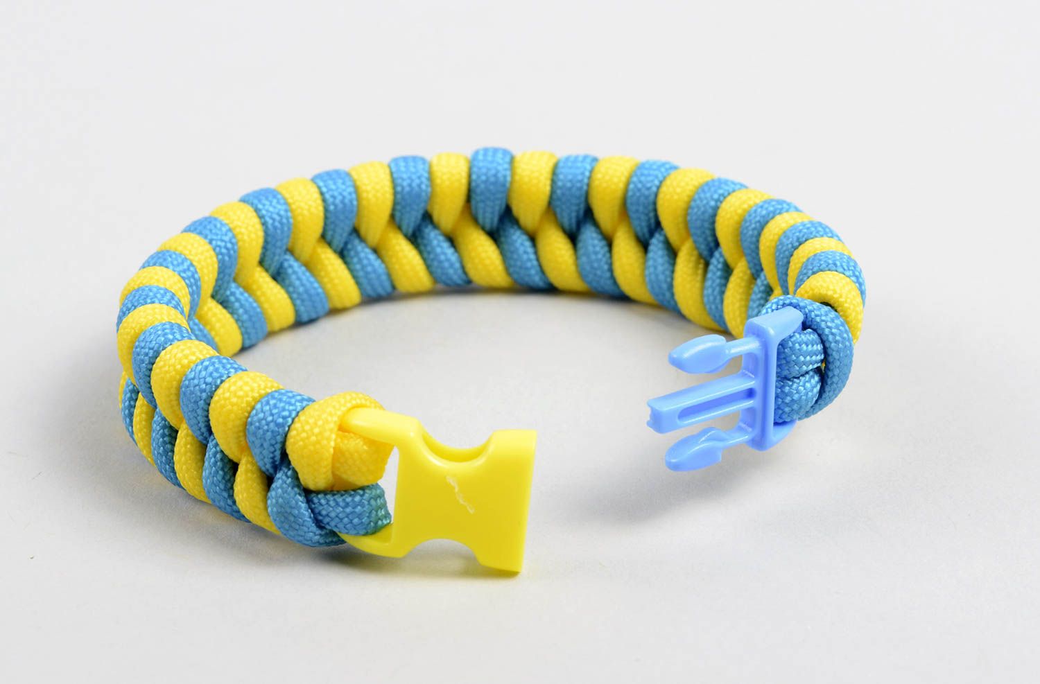 Beautiful handmade woven bracelet paracord bracelet survival tips gift ideas photo 3