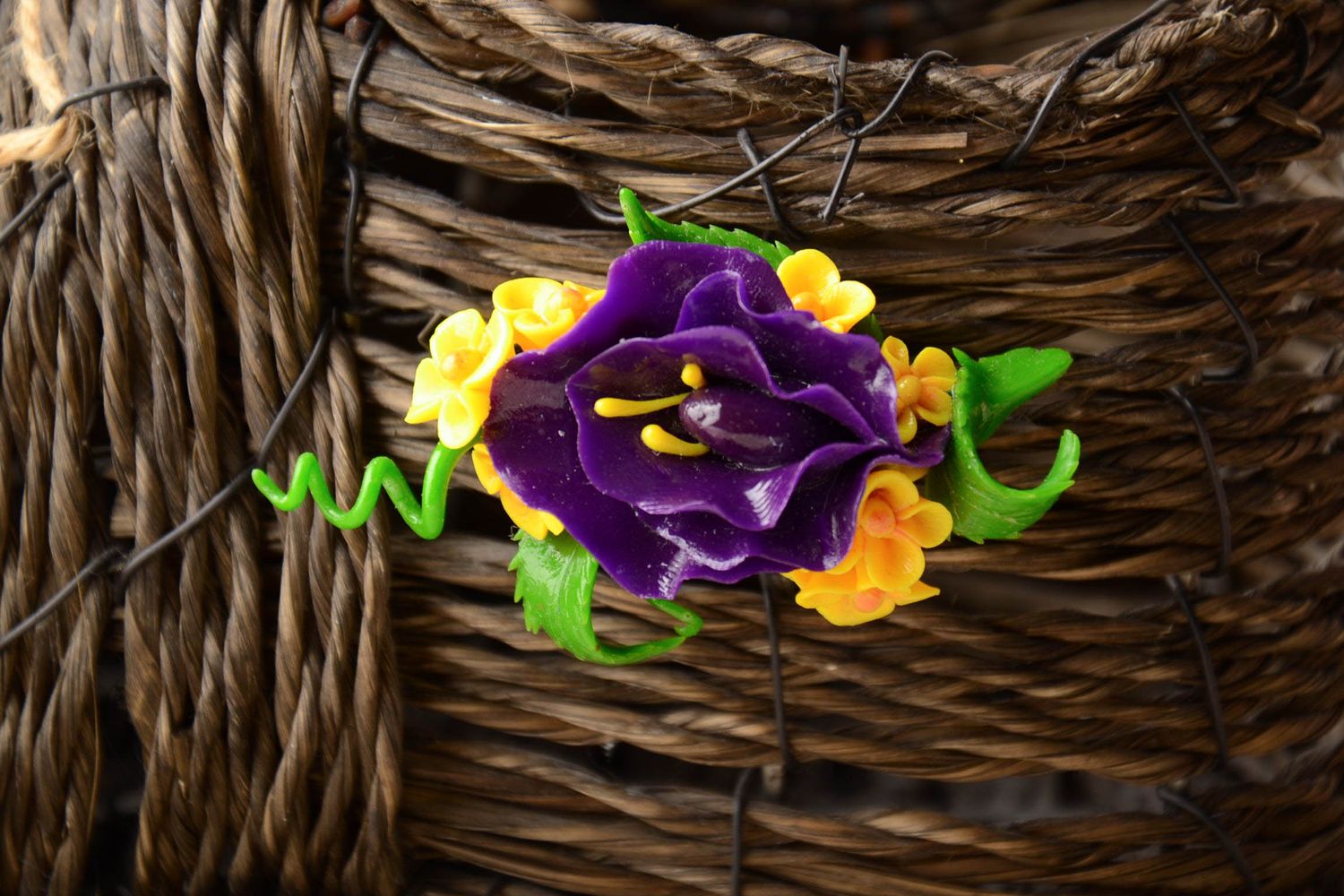 Violette Brosche aus Polymer Ton Blume foto 1