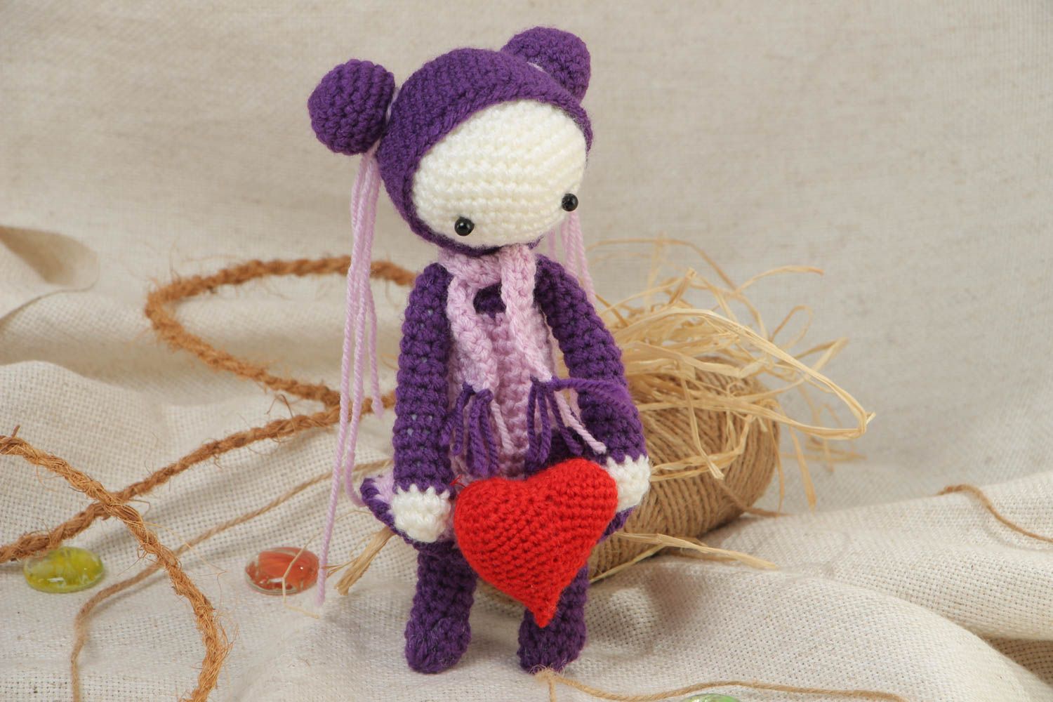 Poupée tricotée Fille originale violette fils acryliques faite à la main photo 1