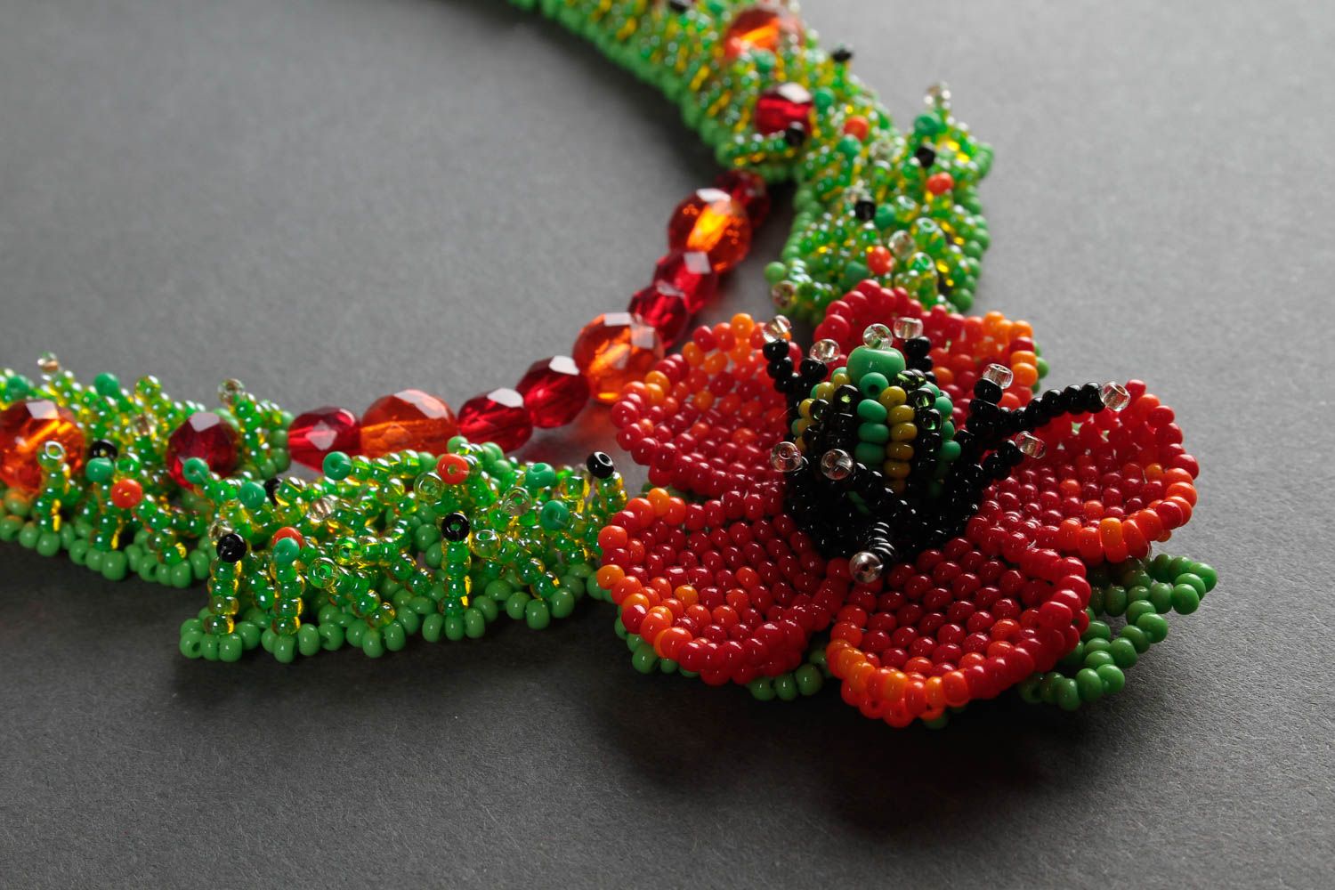 Колье из бисера украшение ручной работы зеленое ожерелье из бисера с цветком фото 4