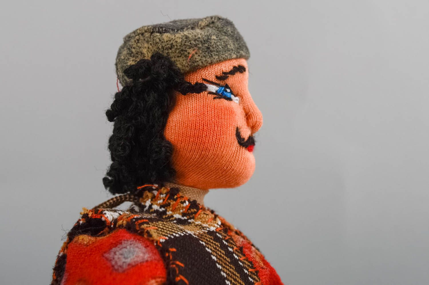 Коллекционная кукла мужчина в красном забавный небольшой для декора хэнд мейд фото 4