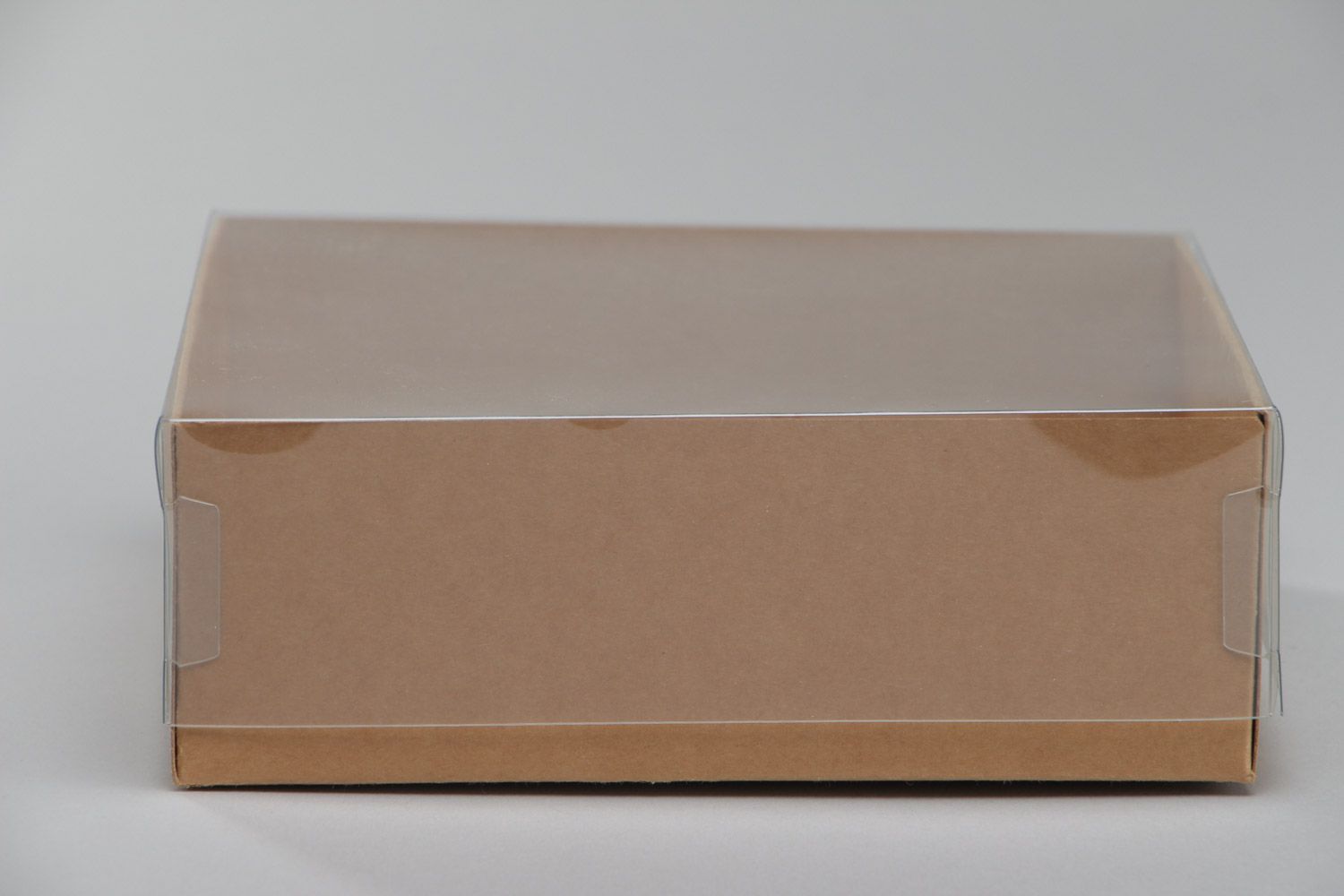 Коробка декоративная из крафт картона и ПВХ ручной работы прямоугольная фото 2