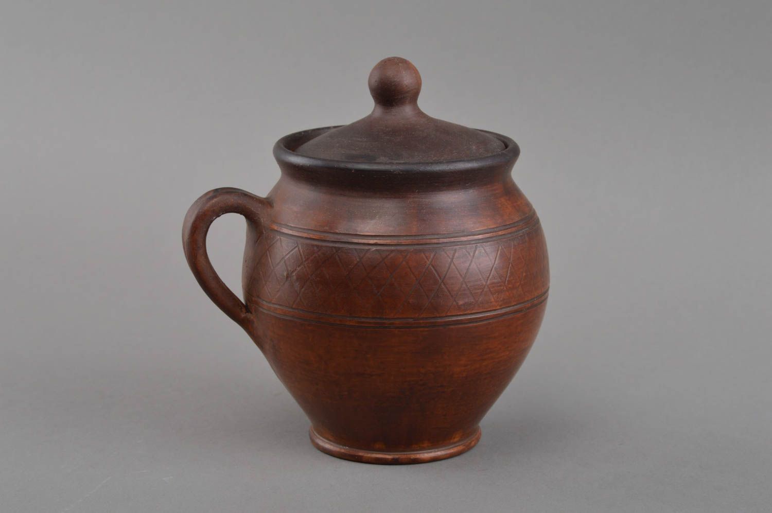 Pot en argile avec anse et couvercle fait main à cuire et conserver les aliments photo 2