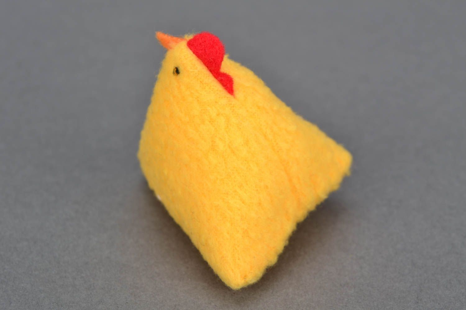 Soft needle cushion in the shape of yellow hen photo 3