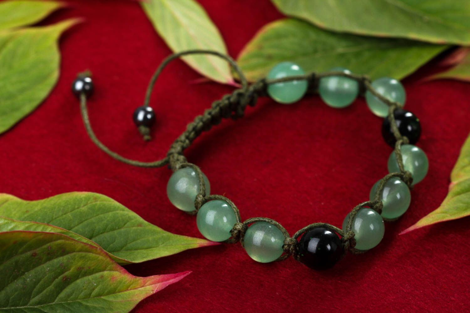 Браслет ручной работы зеленоватый браслет из бусин стильный подарок девушке фото 1