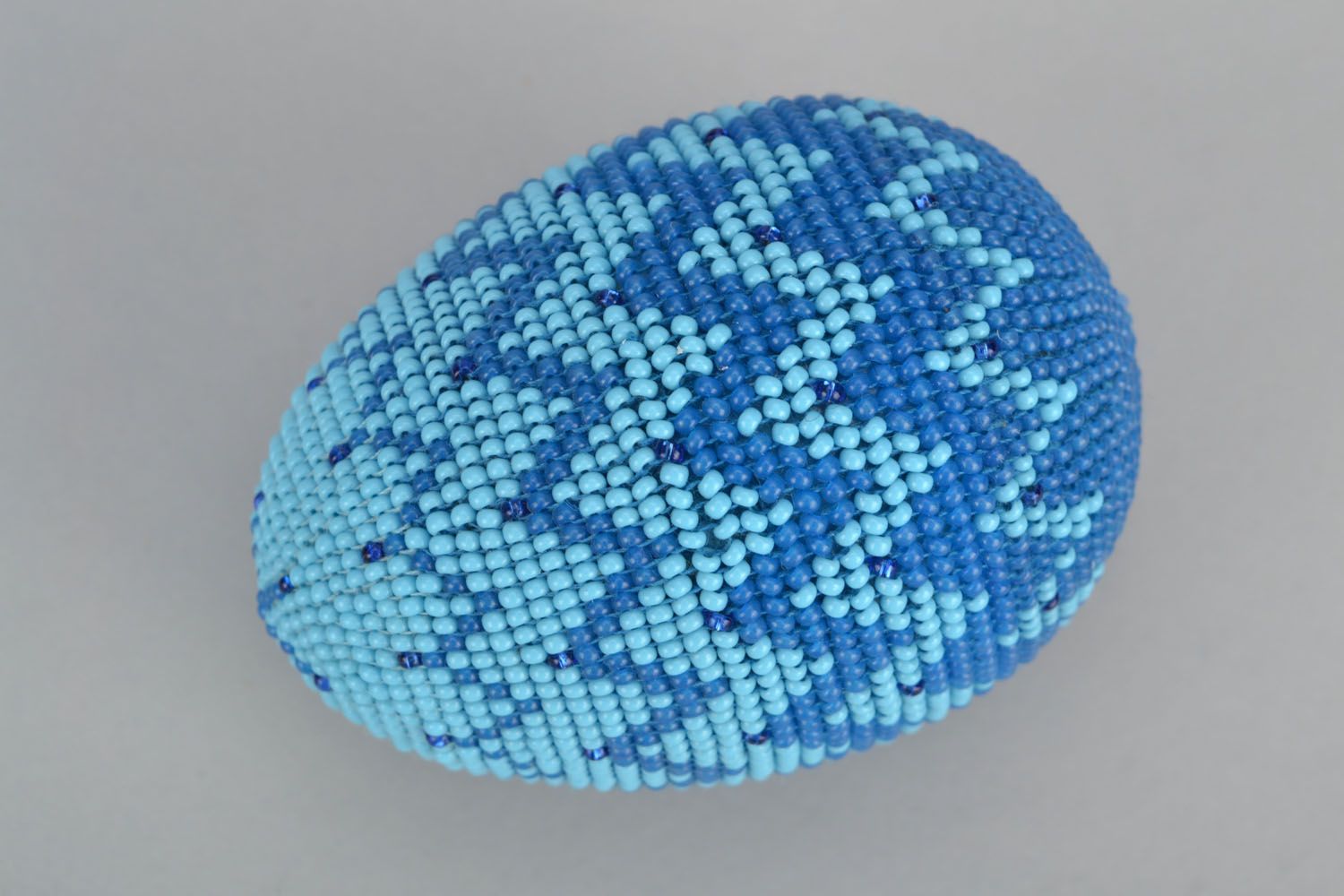 Wooden Easter egg woven over with beads Ice photo 1