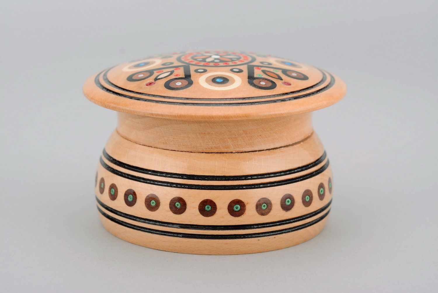 Wooden box inlaid with nacre photo 4