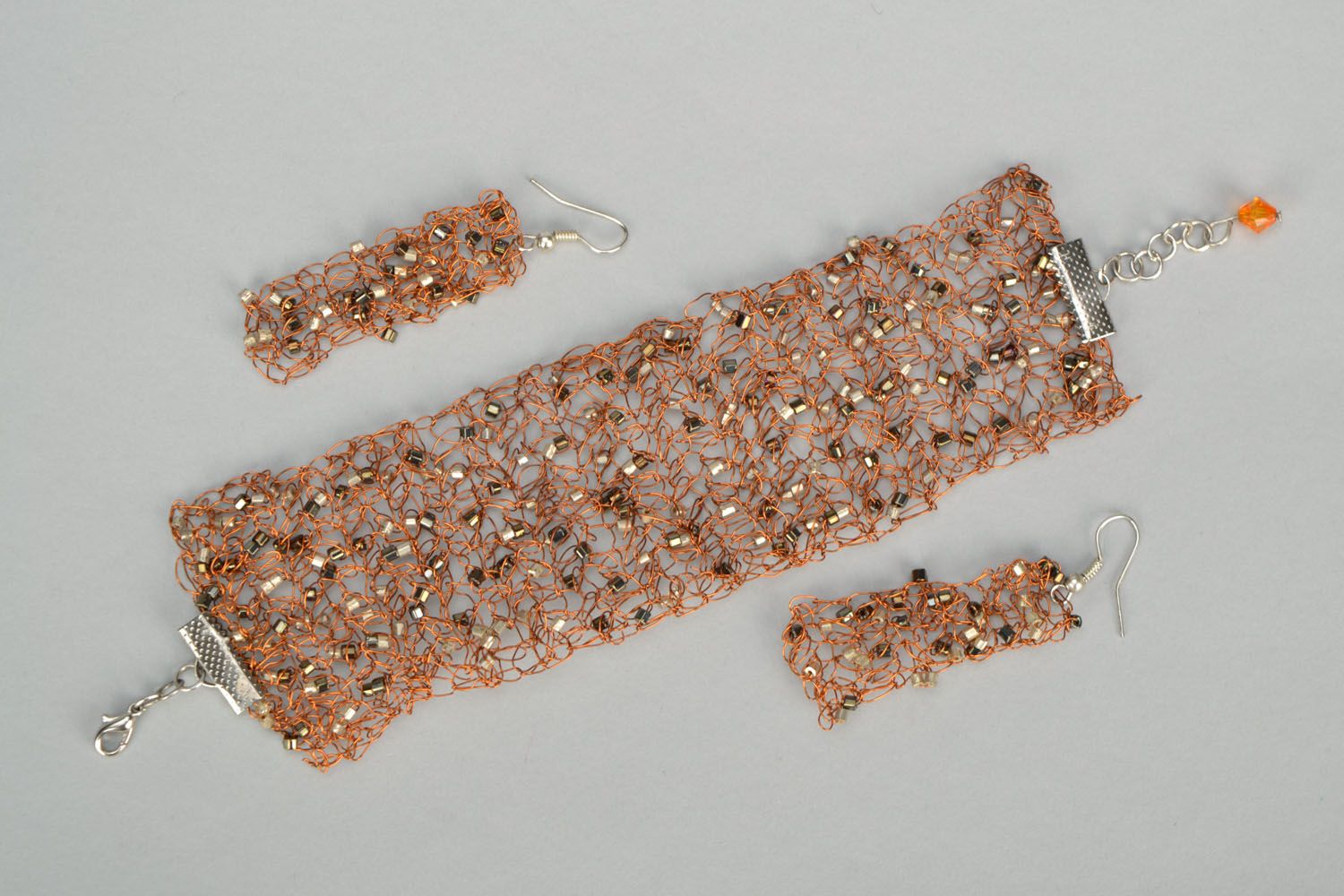 Copper bracelet and earrings with beads photo 2
