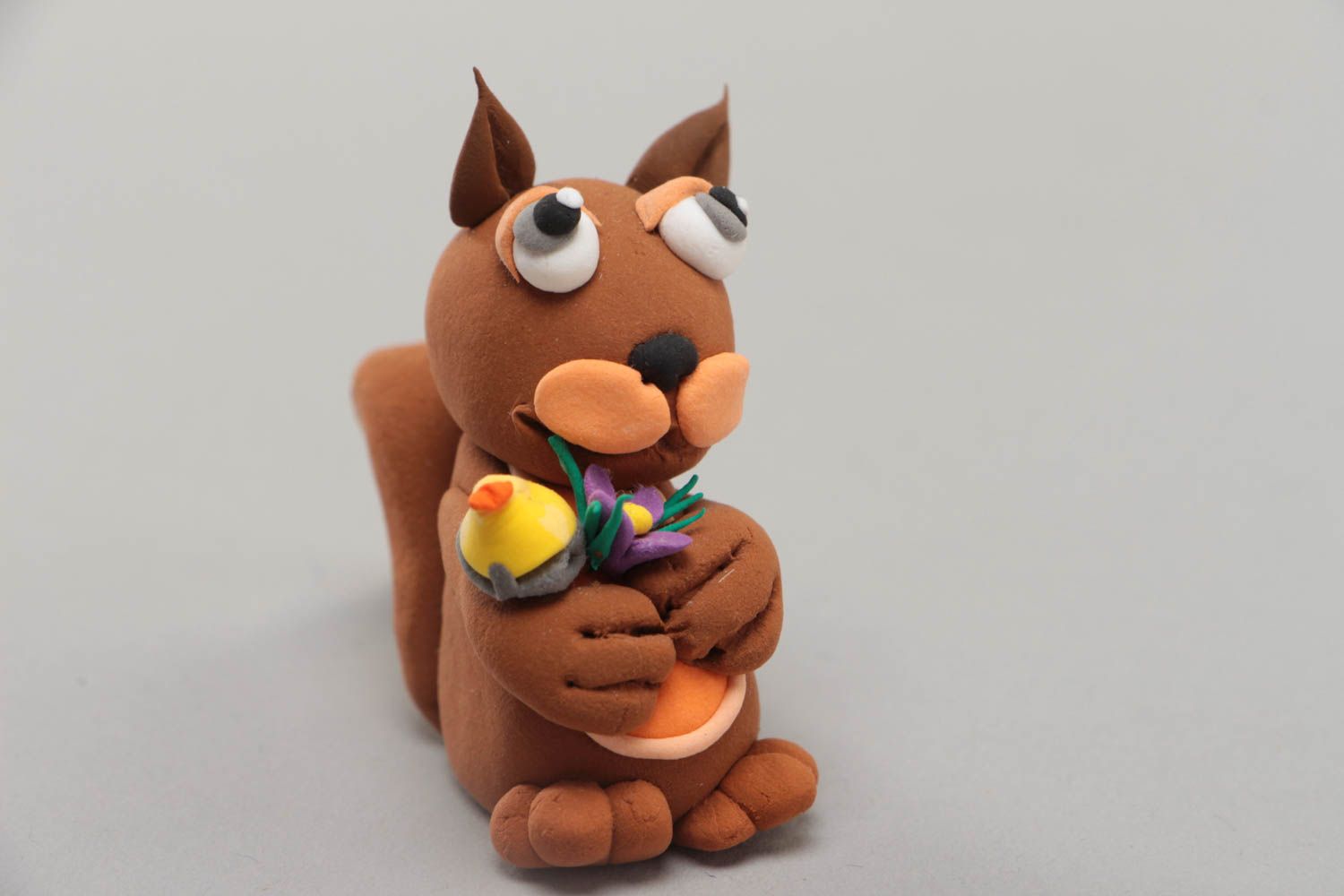 Figurine écureuil brun en pâte polymère décorative faite main petite originale photo 2