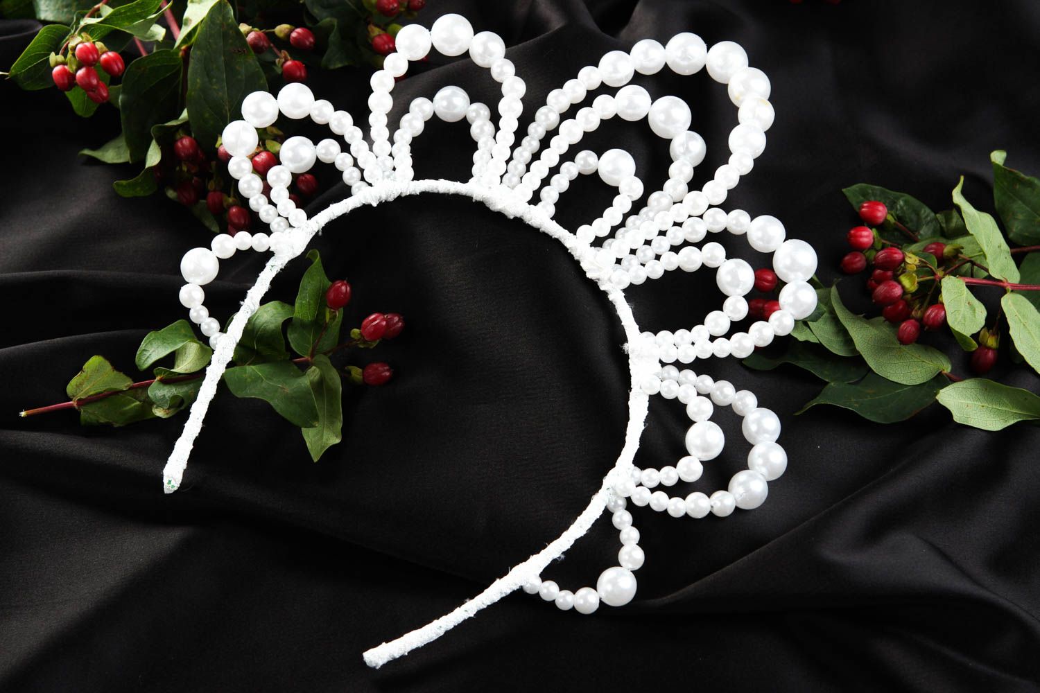 Serre-tête blanc fait main Accessoire cheveux design extravagant Cadeau original photo 1