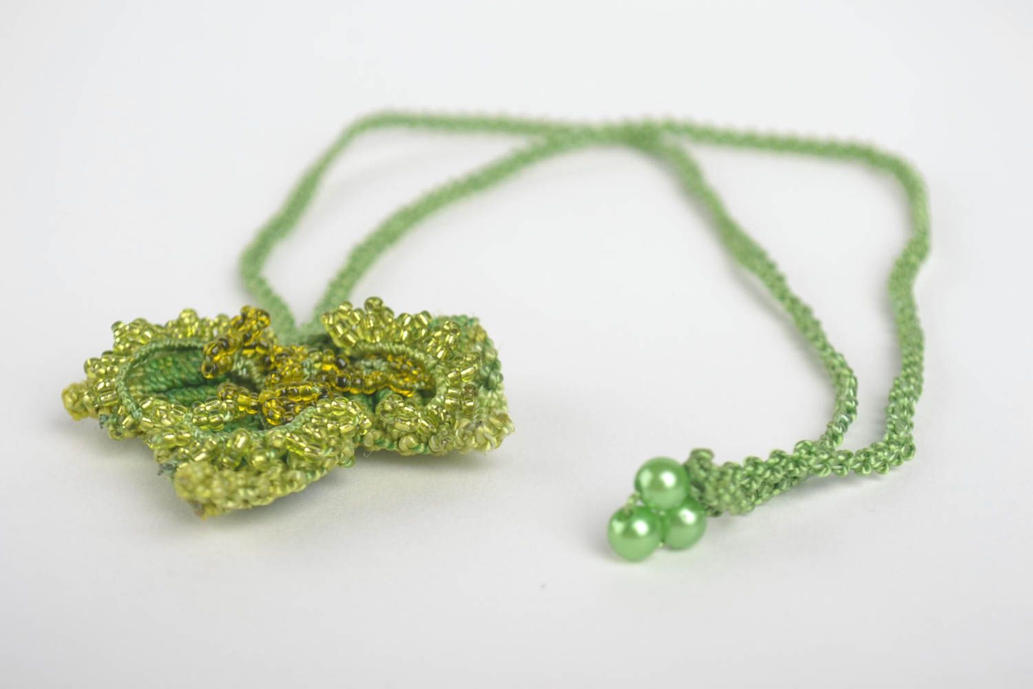 Pendentif macramé tressé vert Bijou fait main fils perles rocaille Cadeau femme photo 4