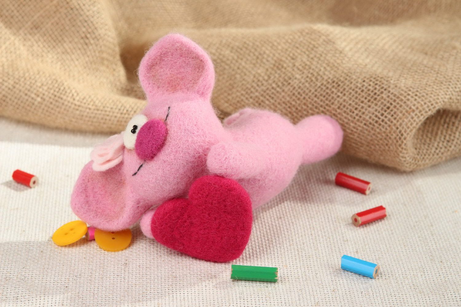 Brinquedo macio de lã Porco apaixonado foto 1