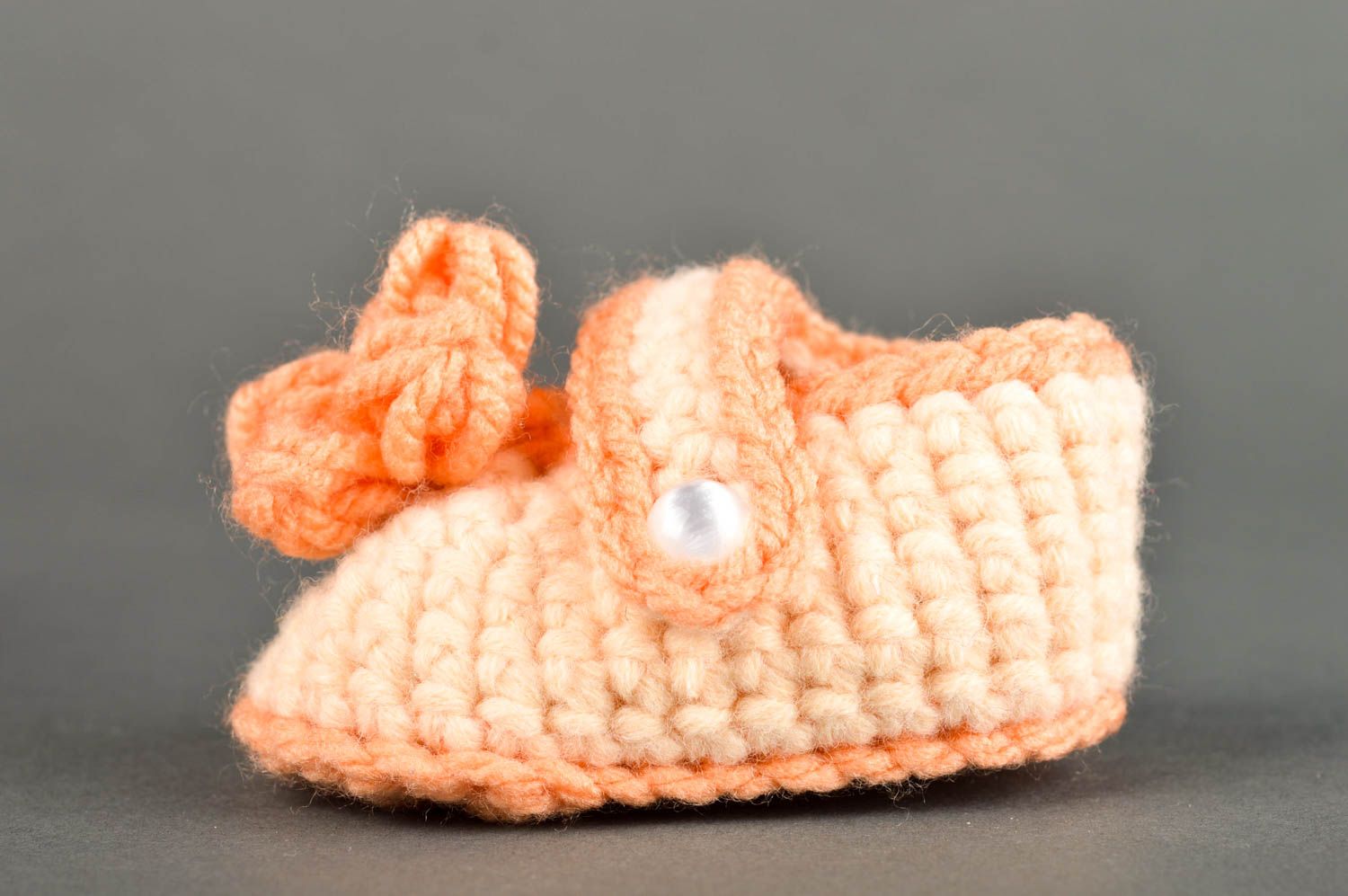 Chaussons de bébé au crochet faits main couleur pêche Vêtement bébé fille photo 3