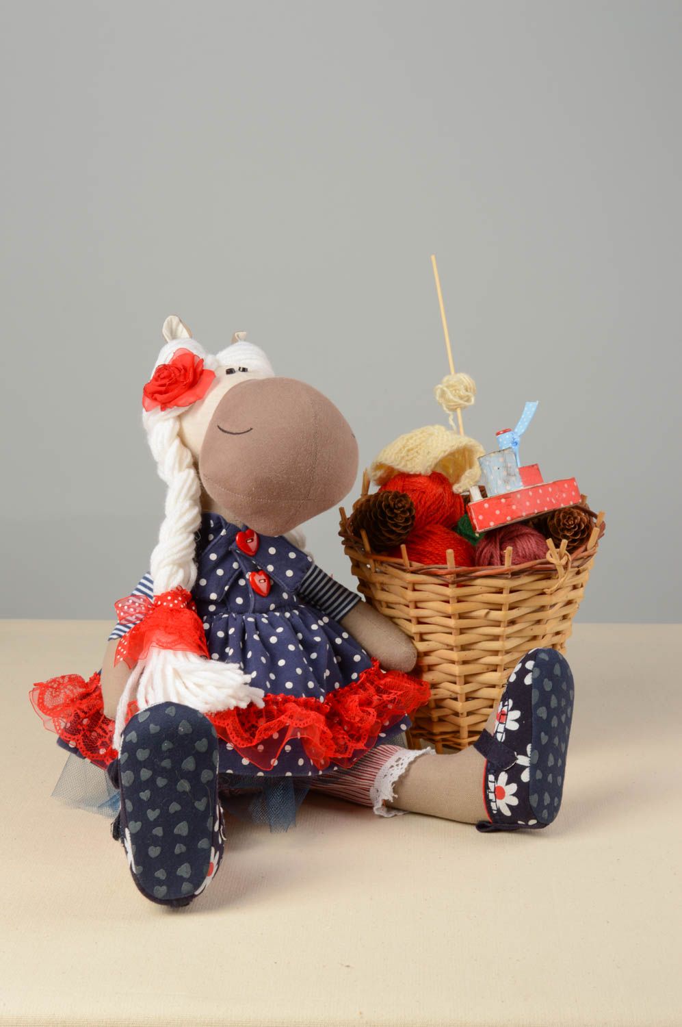Textil Kuscheltier Pferd im Kleid grell schön modisch handmade für Kinder foto 1